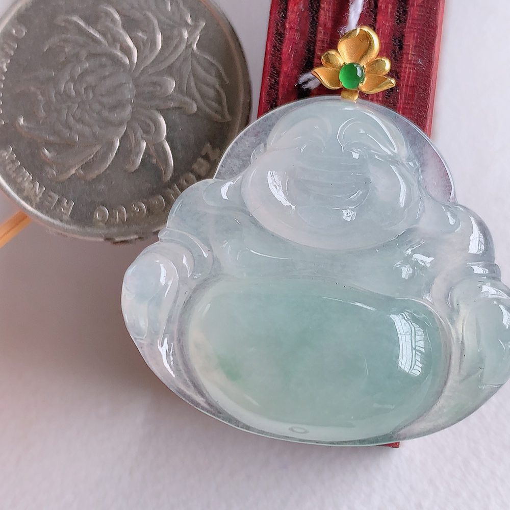 18k金扣冰润佛公挂件 玉质细腻  精雕弥勒佛，笑佛福耳垂肩，面相喜庆，开怀大笑，憨态可掬。惟妙惟肖，寓意福禄双全，吉祥美满，笑口常开 W1415.22尺寸：31.6-30.4-5.9mm