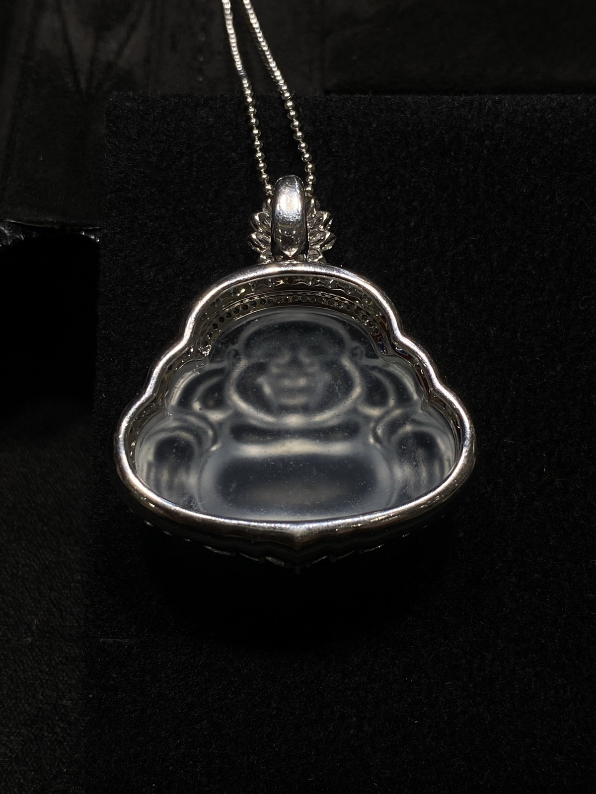 🤍白冰·佛公
18k金伴钻，饱满厚装玻璃种佛公，低调又自带高光～..