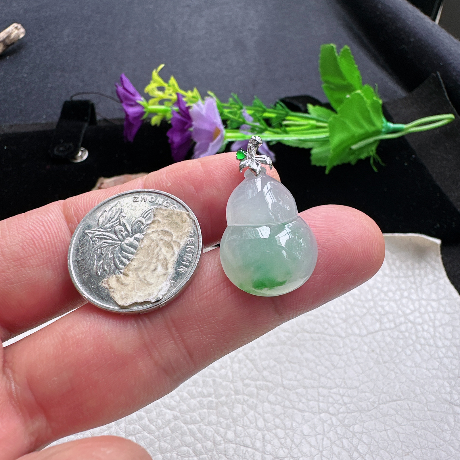 zz3天然翡翠飘绿葫芦吊坠