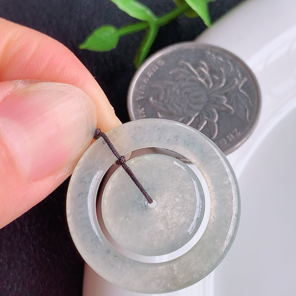 冰润饱满子母平安扣，老坑冰种材料，种水上乘，冰胶感十足，莹润通透，不可多得佳品，高收藏价值  W  449.22尺寸：27.2-3.2mm