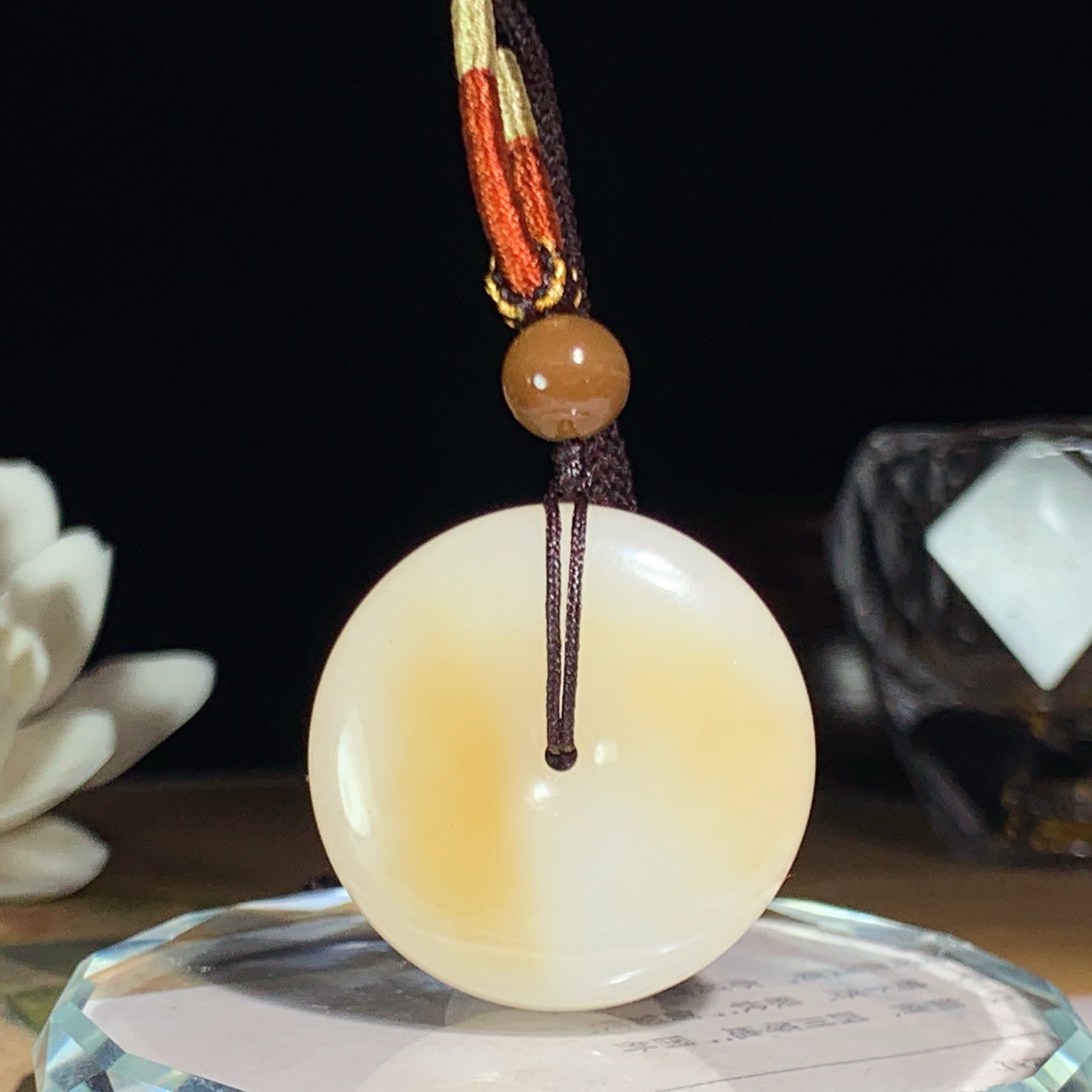 新疆和田玉且末糖平安扣挂件 尺寸31/9重19克！玉质细腻油润 底色纯净 脂粉好，品质好。lt260