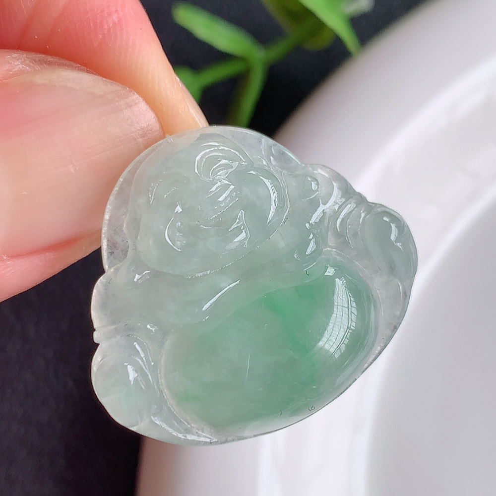 冰润佛公翡翠吊坠，澄净美好的冰润福佛，水足丰盈，灵润、细腻，表情刻画入木三分，盈满欢喜， W449.22尺寸：24.5-28-6mm
