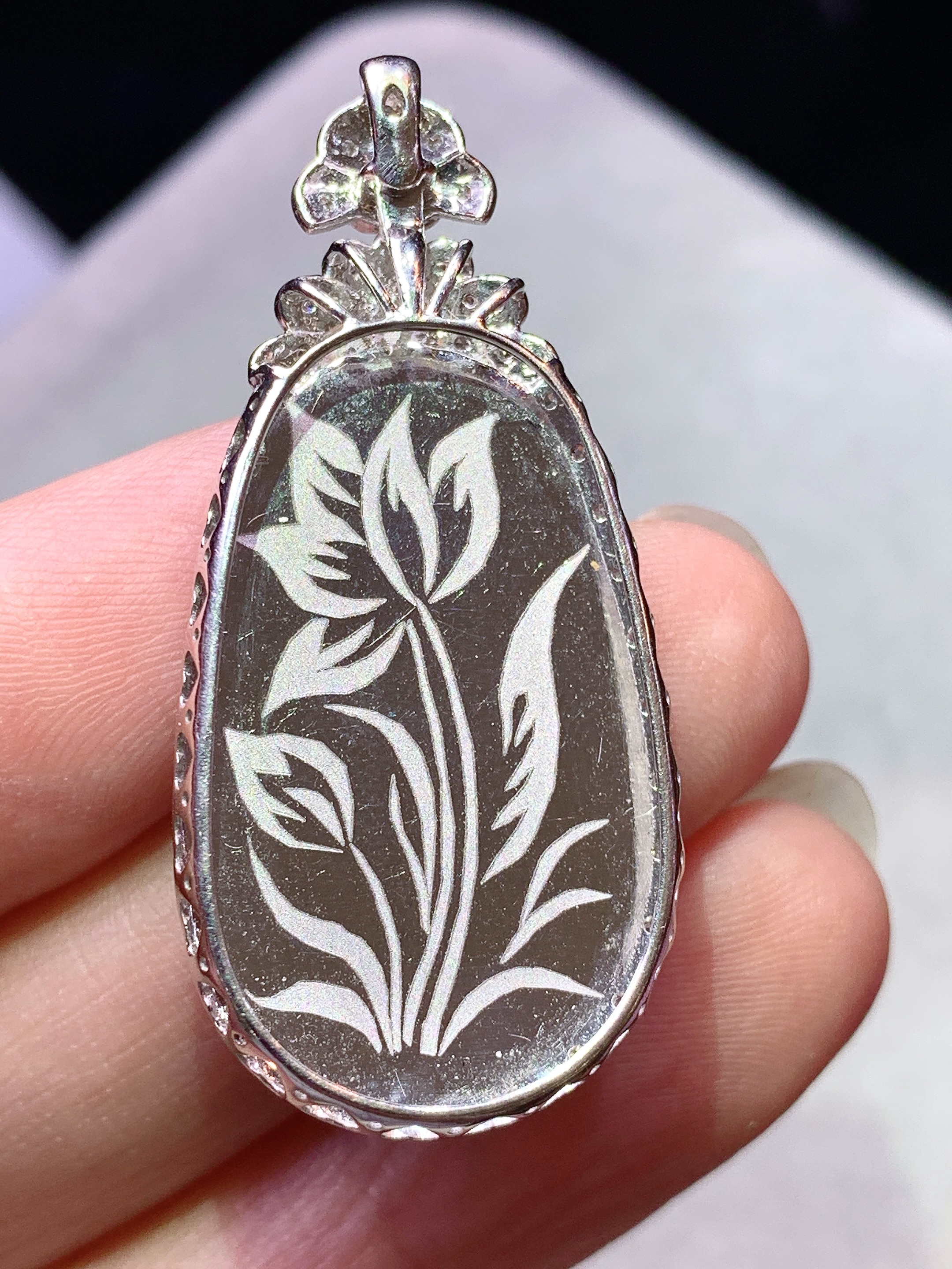 18k金钻镶嵌阳绿如意吊坠 玉质细腻 色泽艳丽清新 水润亮眼 整体尺寸39.5*18.2*6.2yz