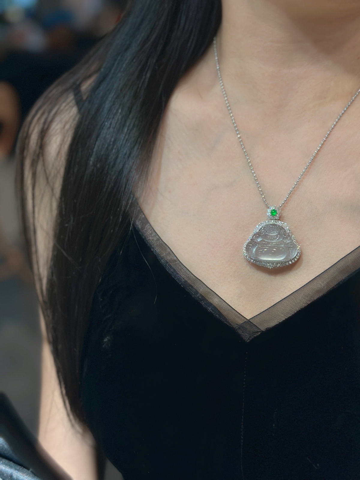 🤍白冰·佛公
18k金伴钻，饱满厚装玻璃种佛公，低调又自带高光～..