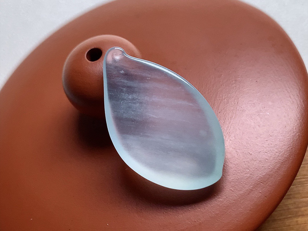 冰福瓜 种水很好，冰透起胶感，尺寸23*14*4.2..