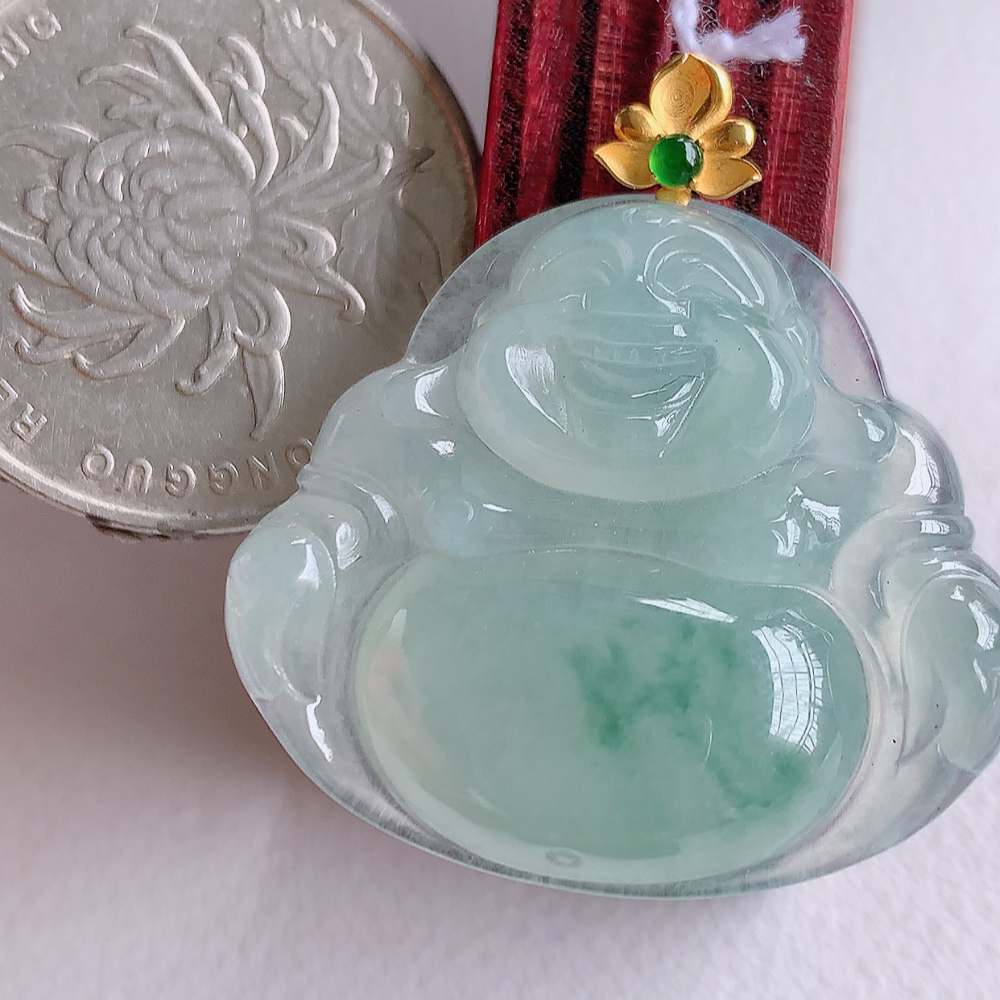 18k金扣冰润飘绿佛公翡翠吊坠，澄净美好的冰润福佛，水足丰盈，灵润、细腻，表情刻画入木三分，盈满欢喜， W1415.22尺寸：31-29.5-6.2mm