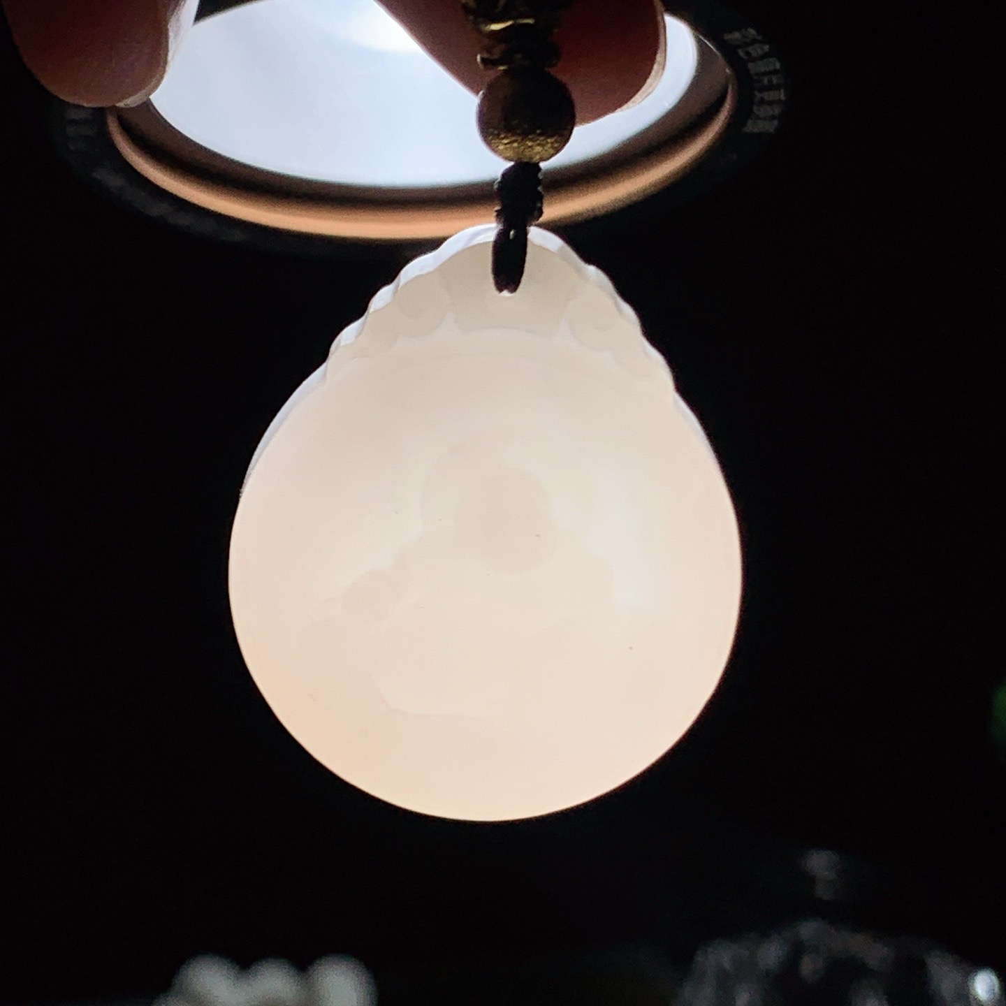 和田玉白玉白玉佛引福来挂件 尺寸36/30/12重27.5克。玉质细腻油润。手推出油。佩戴高端典雅。lt260425