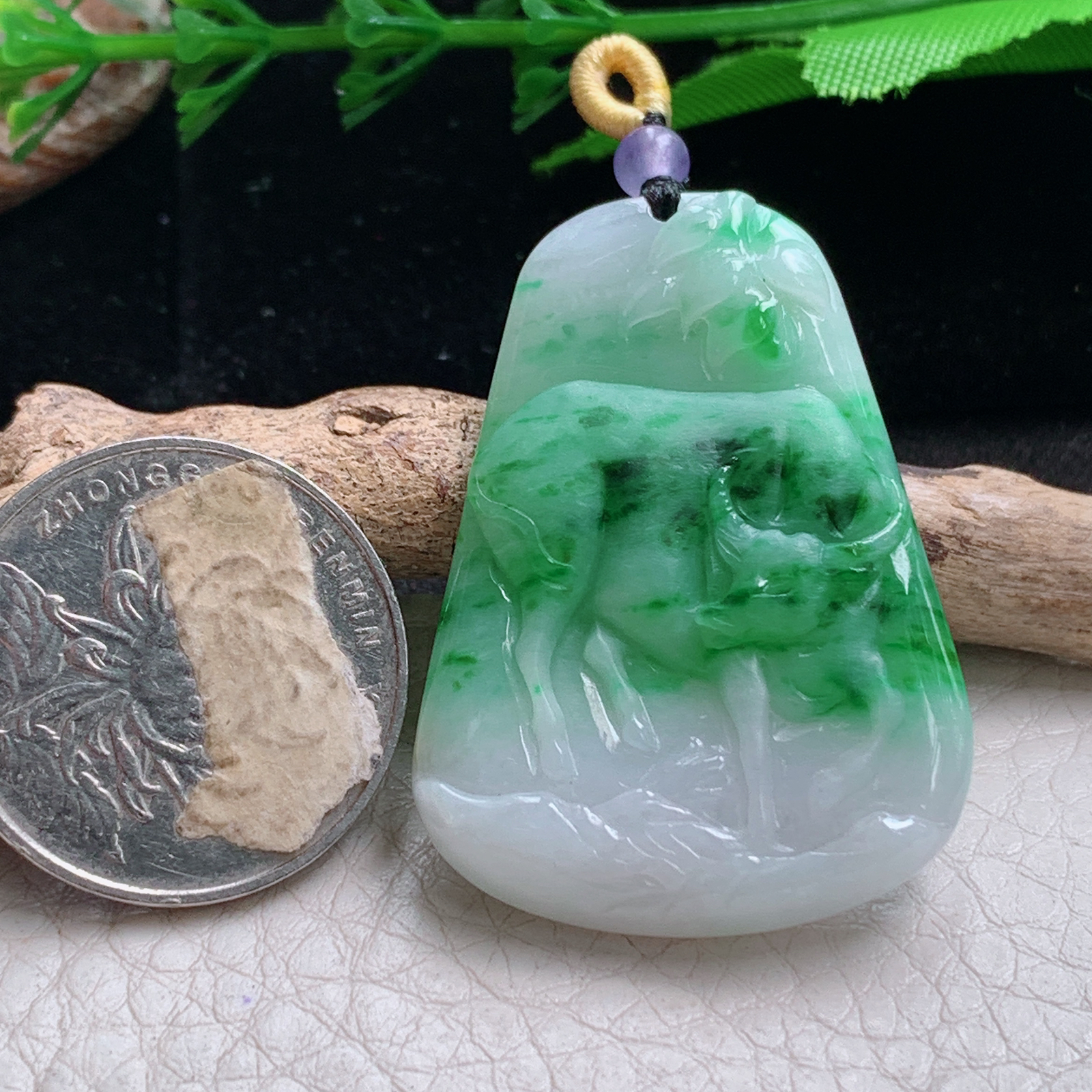 t实拍41*29.3*5.8缅甸翡翠A货精雕辣绿扭转乾坤 生肖立体牛玉吊坠 玉挂件