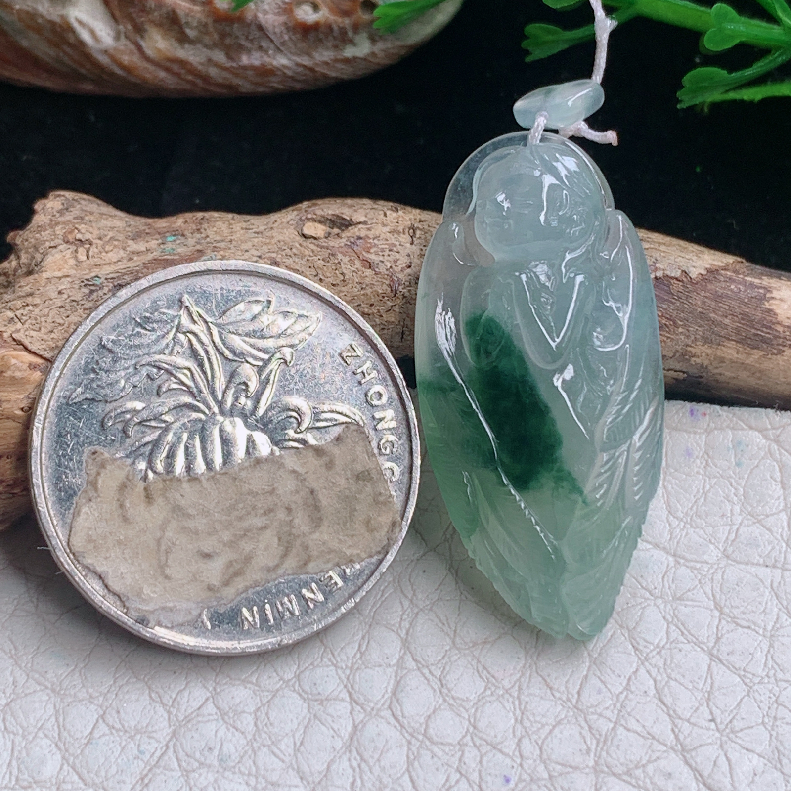 lz实拍32.8*15.6*6.8特色天然缅甸翡翠冰飘花人间天使玉吊坠 玉挂件