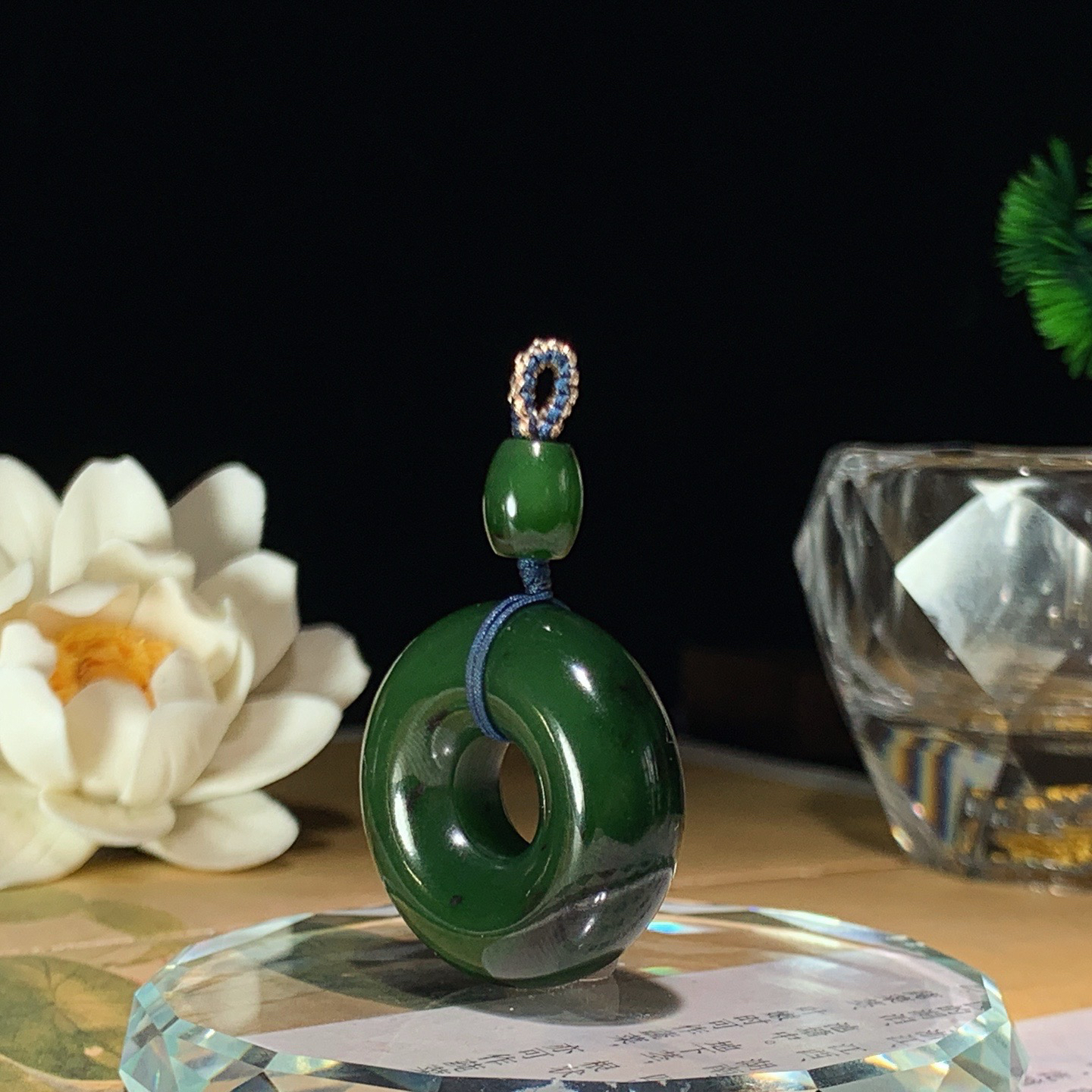 和田玉菠菜绿俄罗斯碧玉复古平安扣挂件 尺寸29/10重16.5克，玉质细腻油润 底色纯净 脂粉好，品质好！lt260425