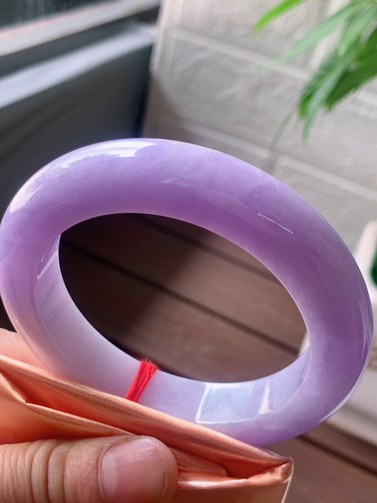 【翡翠名称】老种紫罗兰56.6正圈口手镯
【翡翠尺寸】56.6/12.7/11mm适合55.5-58