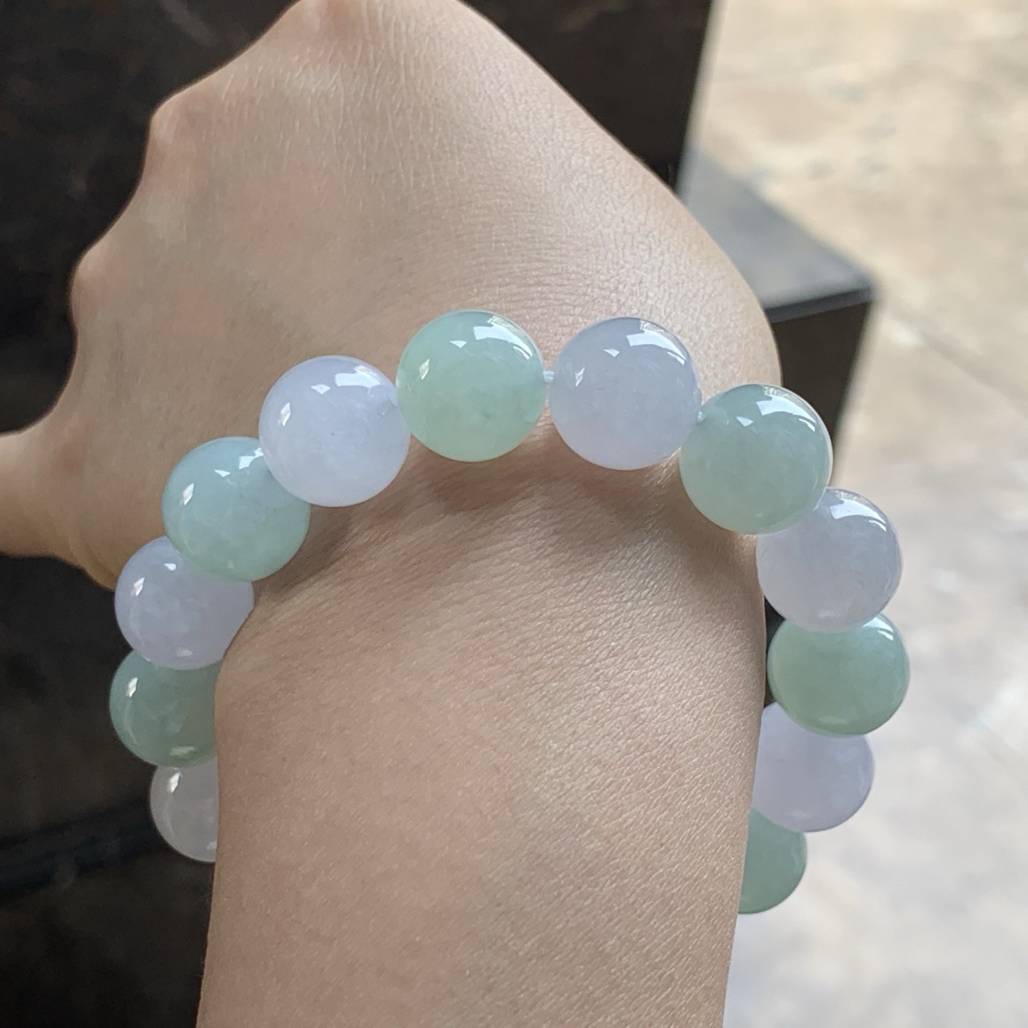 冰晴手串

大颗 玉质温润 清新干净