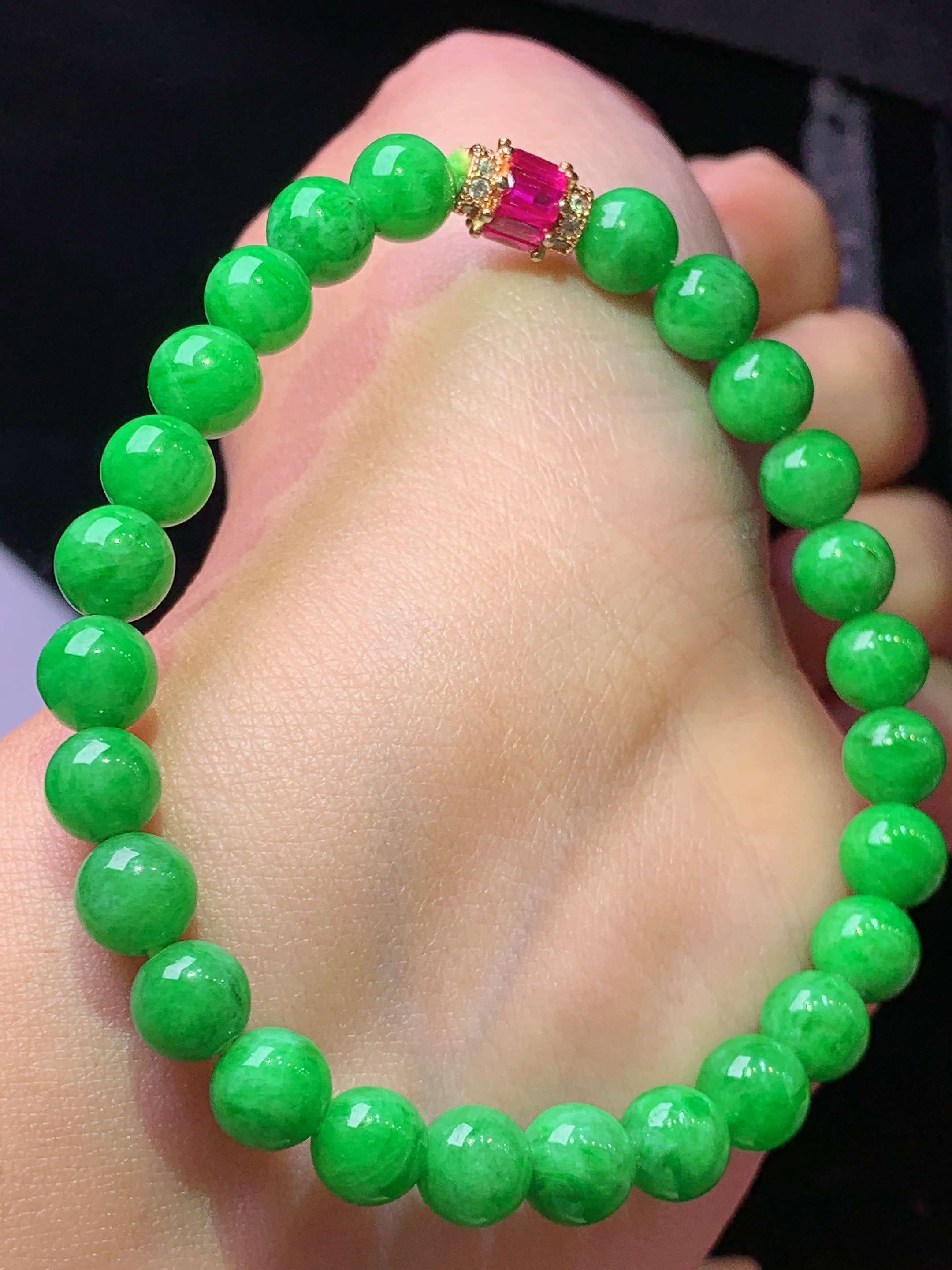 满绿圆珠手链 玉质细腻 色泽艳丽清新 水润亮眼 整体尺寸7