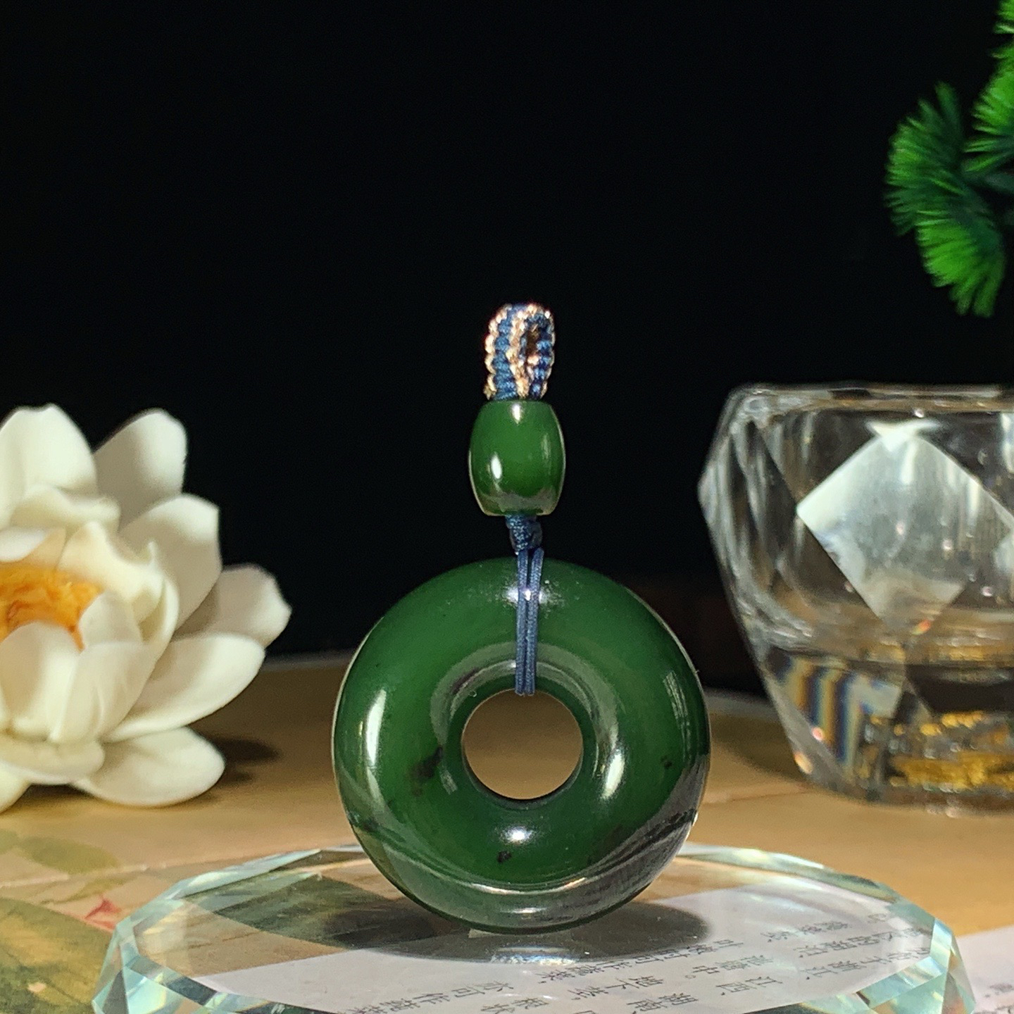 和田玉菠菜绿俄罗斯碧玉复古平安扣挂件 尺寸29/10重16.5克，玉质细腻油润 底色纯净 脂粉好，品质好！lt260425