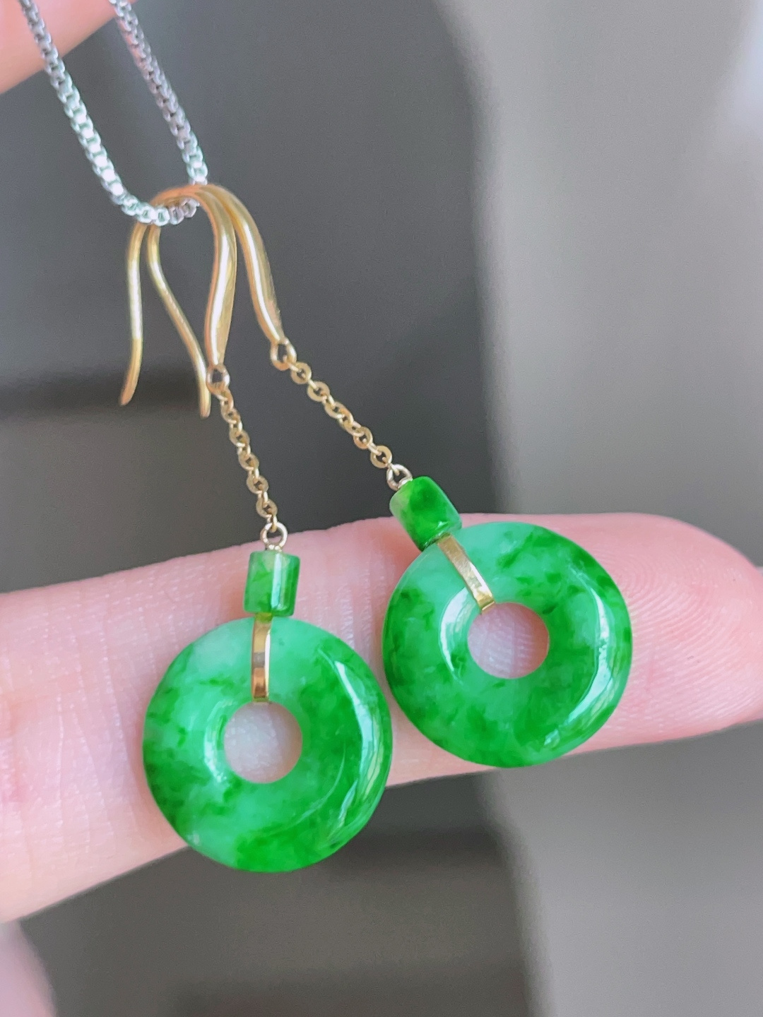 ️ 冰飘绿花甜甜圈耳坠，色泽鲜艳，种老水润，18k金镶嵌 36.8/12.4/2.7