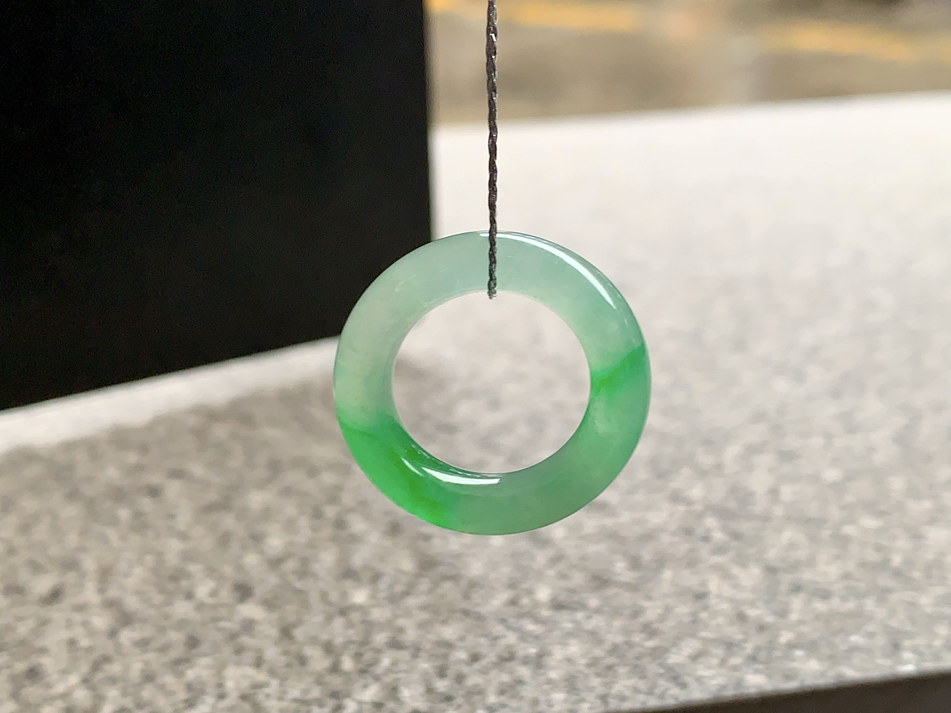 ️ 手指间一抹绿•翡翠戒圈，尺寸6.1×5.1内径16.4圈口11