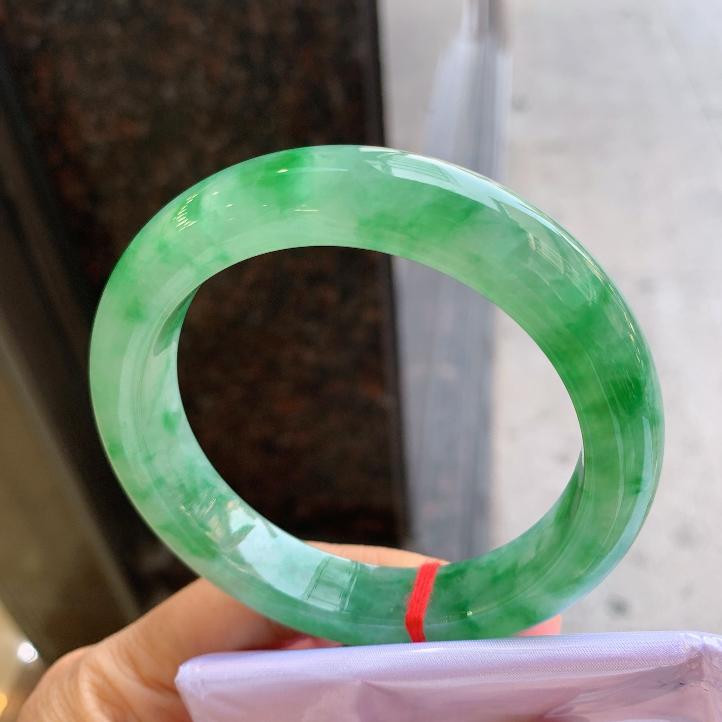 正圈冰种飘花 微晶体结构 尺寸：58.6/12.6/9.6 色好