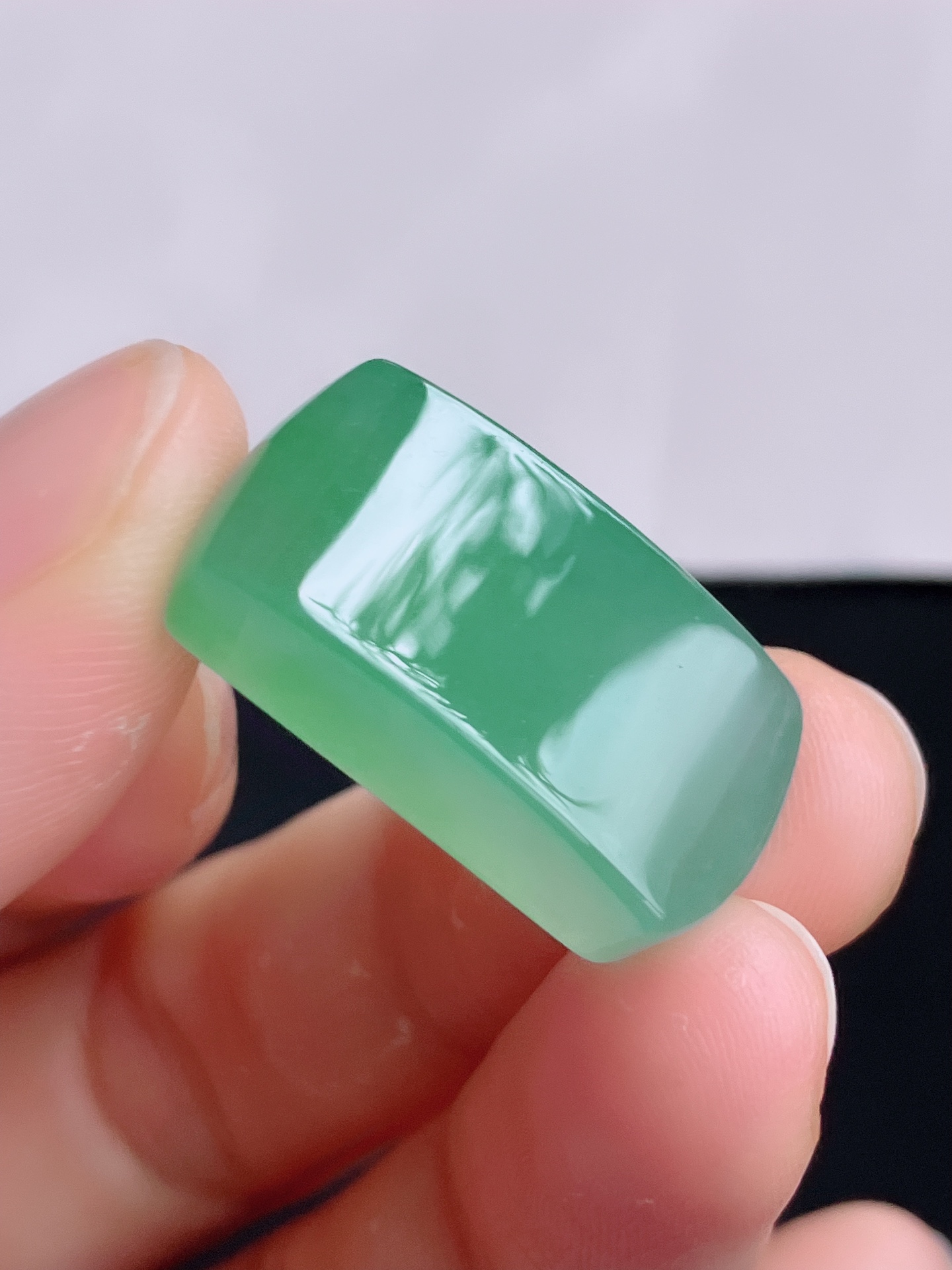 ️甜绿马鞍面，晶莹剔透，大气，尺寸25.5/13/7.6，自然光实拍