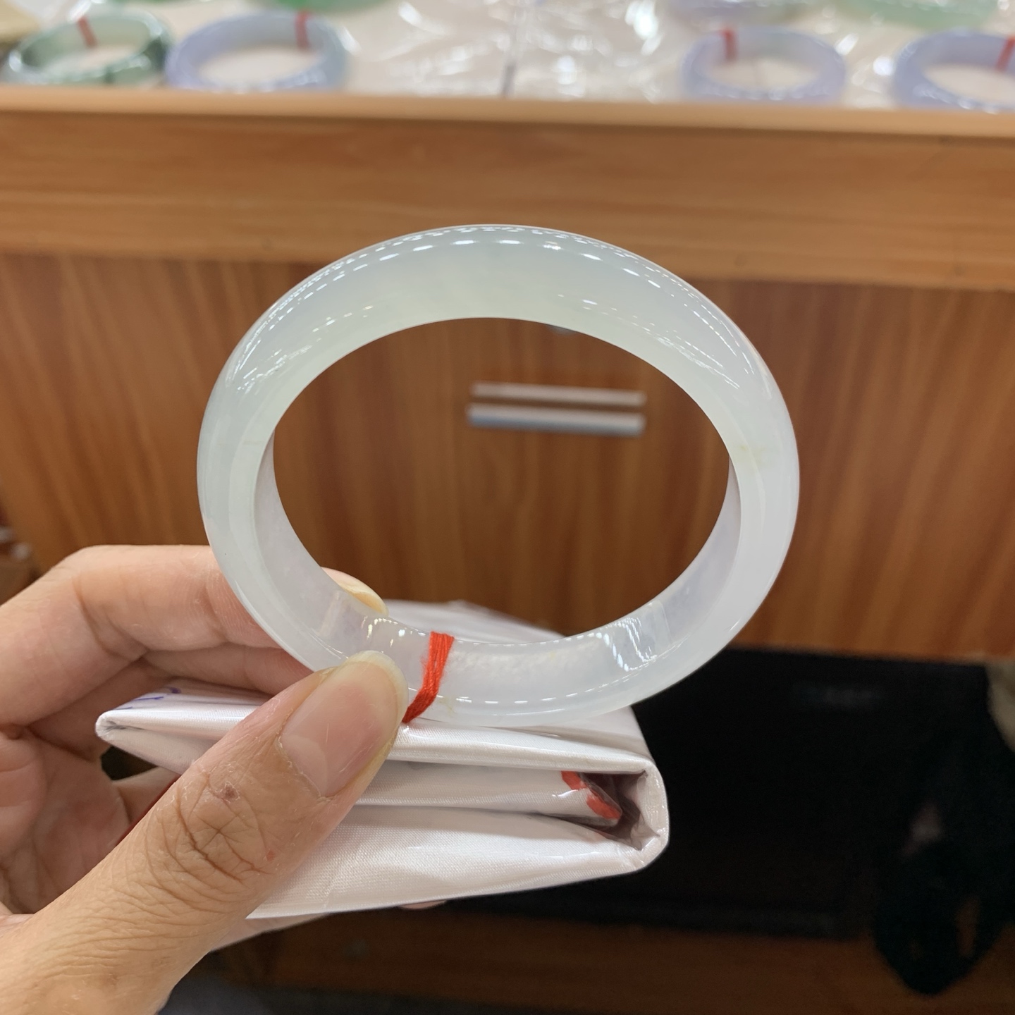 042436LS，冰底色正圈翡翠手镯，59/13/8