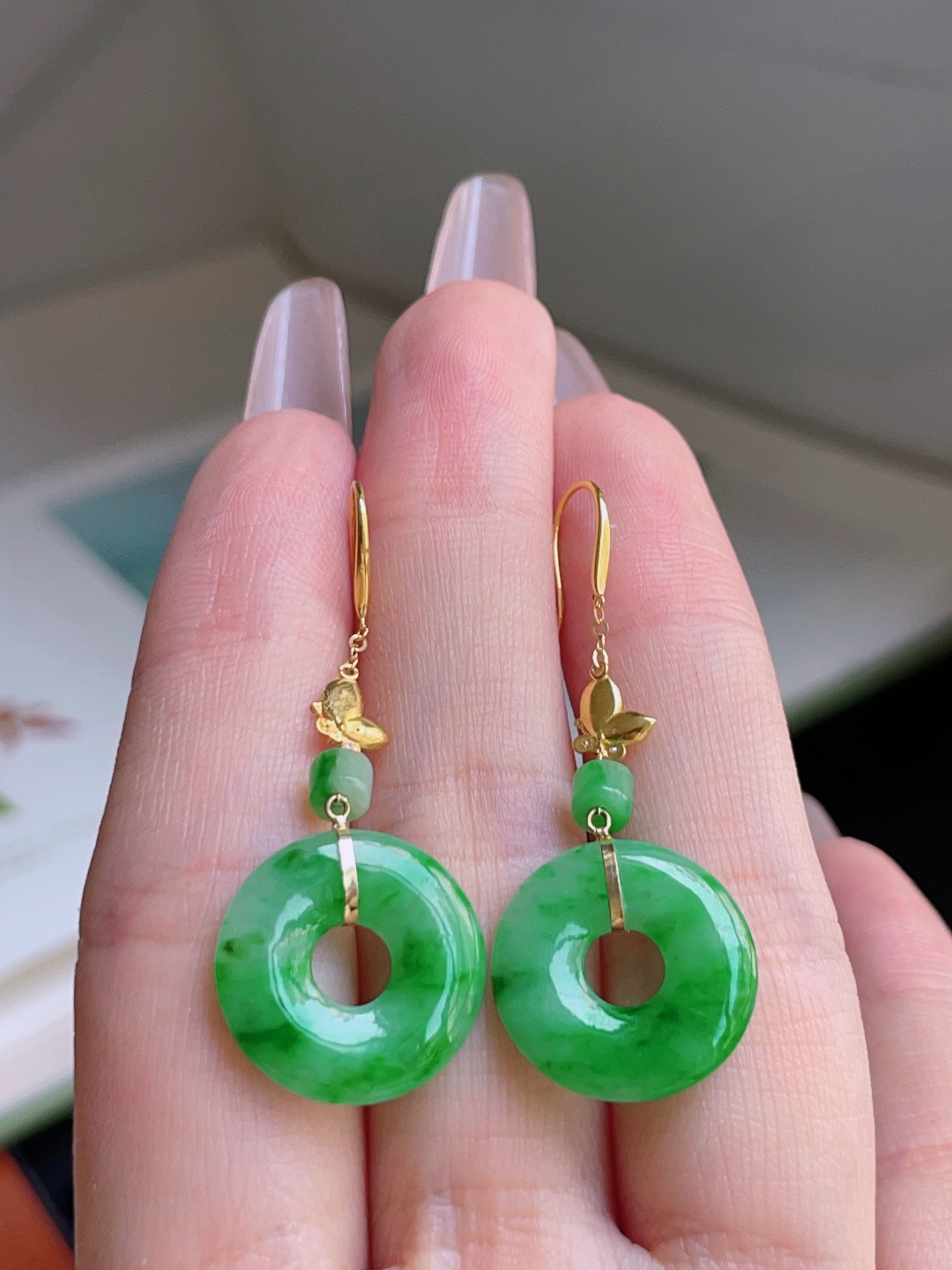 ️ 冰飘绿花甜甜圈耳坠，色泽鲜艳，种老水润，18k金镶嵌 41.1/16.3/2.5