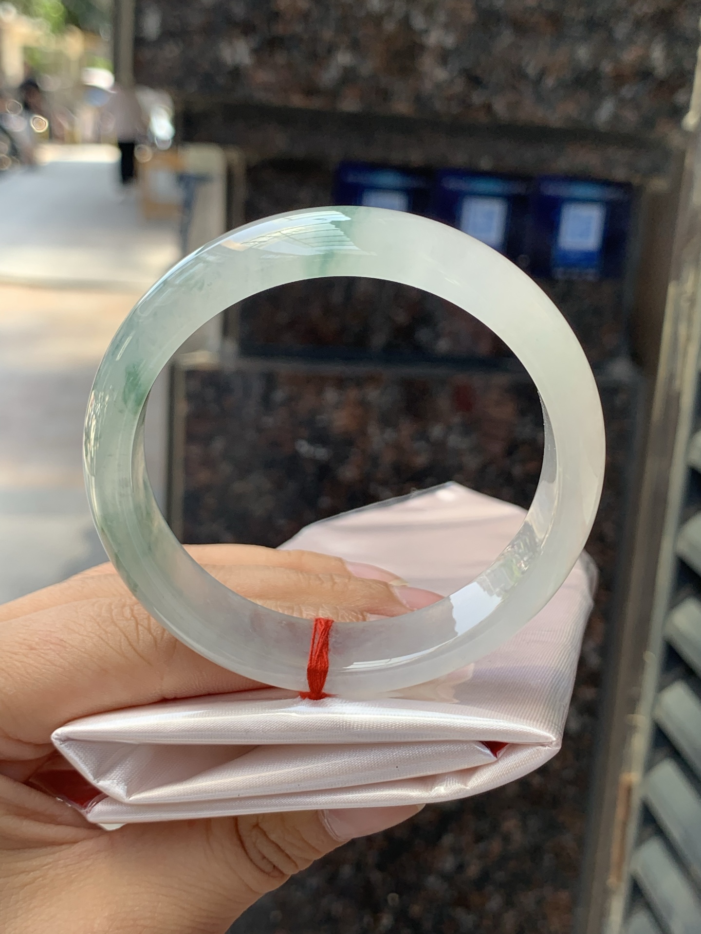 冰飘花正圈，57.6/13.9/7.5，0425-N483，无裂，打灯棉线，底妆冰透细腻，冰底中开出