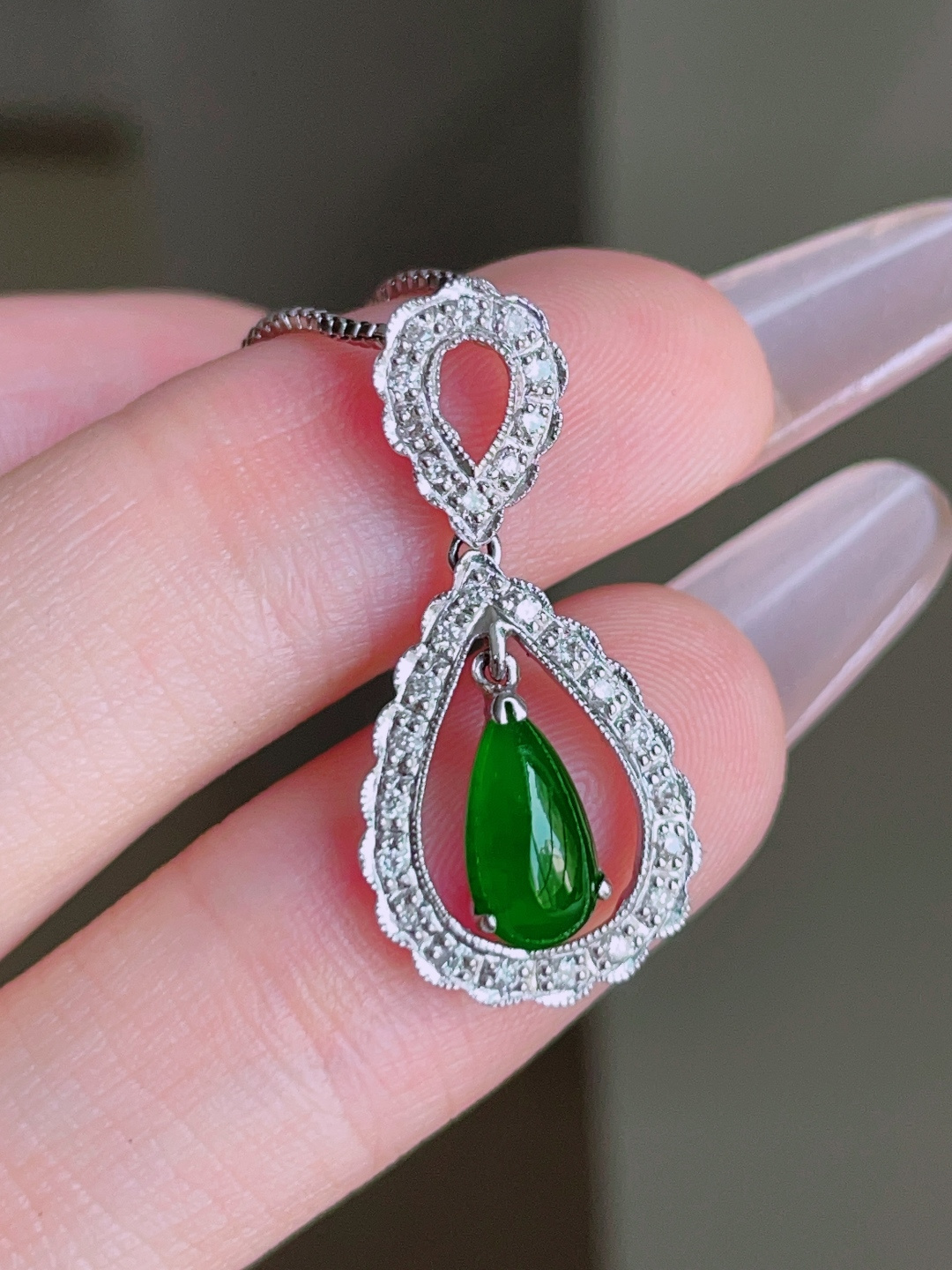 ️ 冰辣绿水滴，色泽浓郁，种老水润，18k金镶嵌 25.6/12.3/4.2，裸石 9/5.1