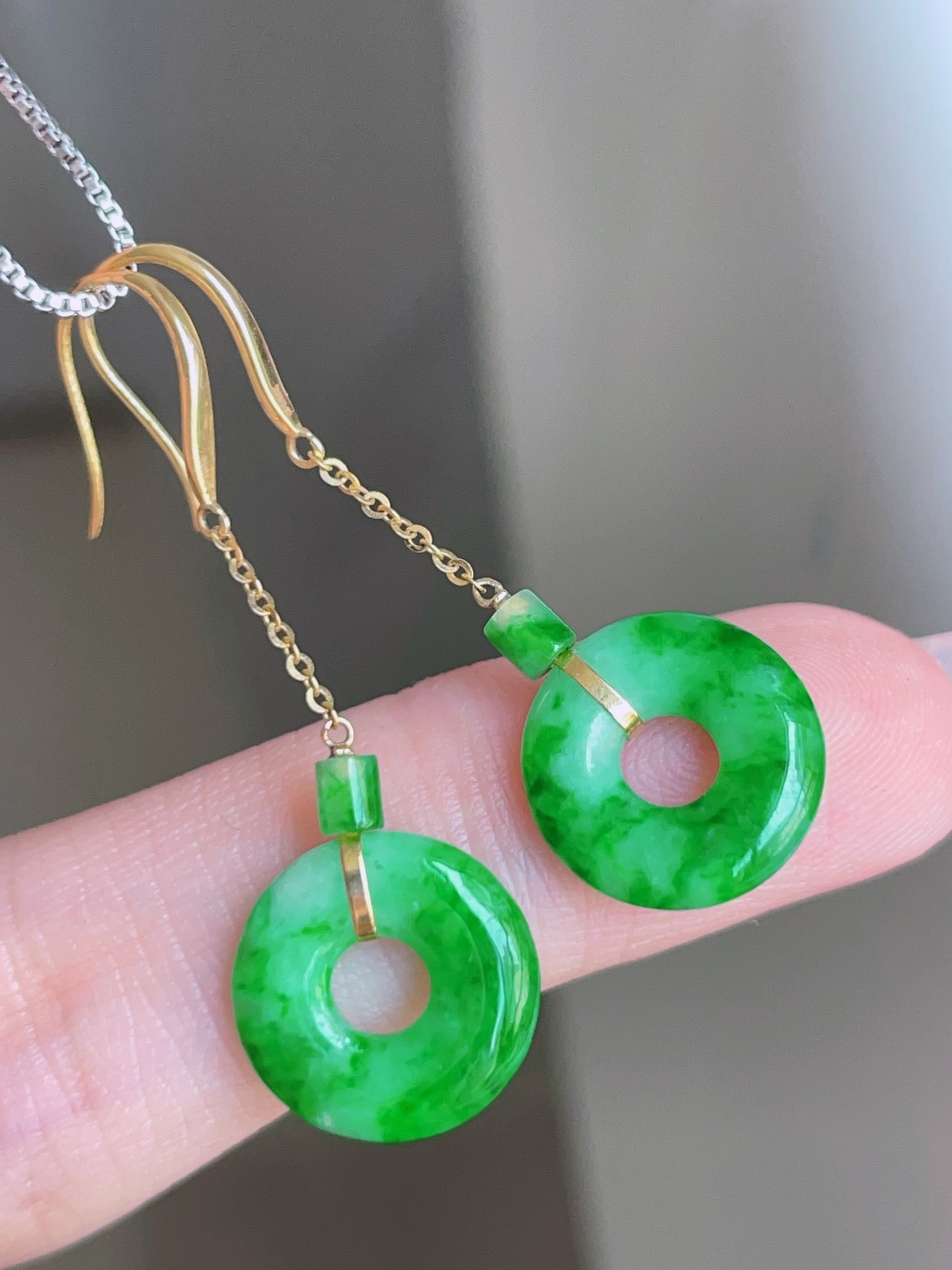 ️ 冰飘绿花甜甜圈耳坠，色泽鲜艳，种老水润，18k金镶嵌 36.8/12.4/2.7
