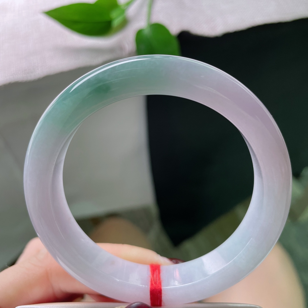 56.7/12.1/8.9，淡紫正圈，飘花点缀，从容自若不失优雅气质，质地温润，无裂，ss50009