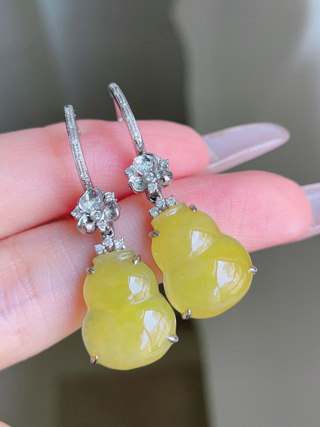 ️ 冰黄翡葫芦耳坠，色泽鲜艳，种老水润，18k金镶嵌 34.7/12/6.4