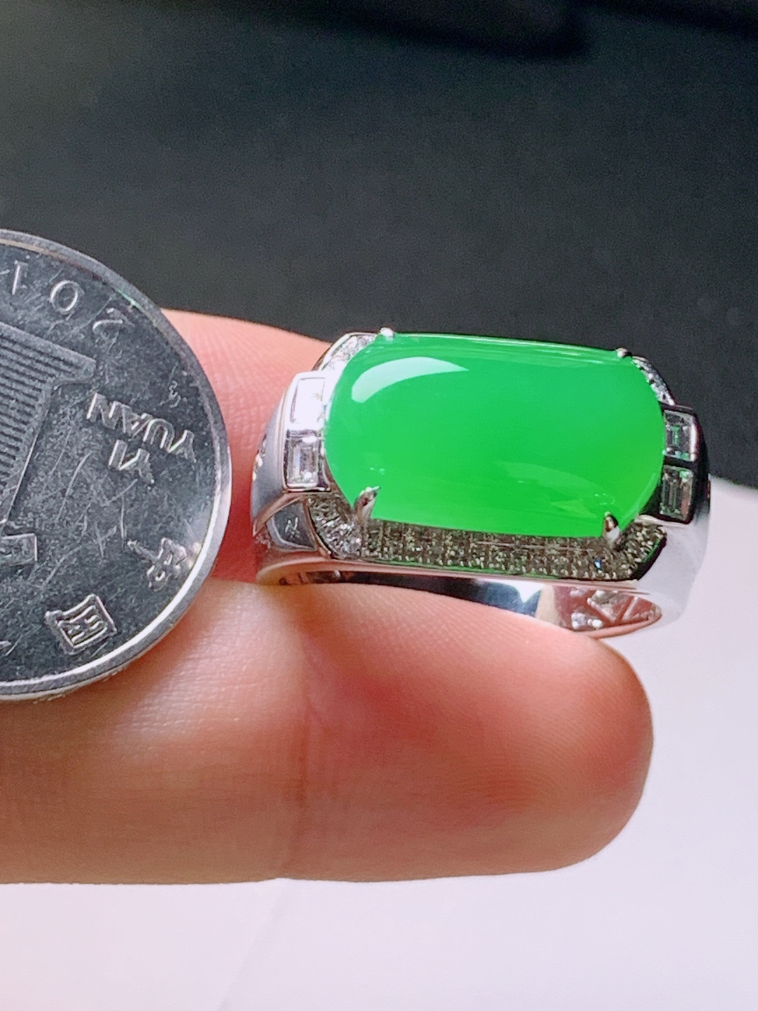 ️ 冰种阳绿马鞍男戒，无裂色阳起胶，裸石15.9/9.1/5.5，圈口20