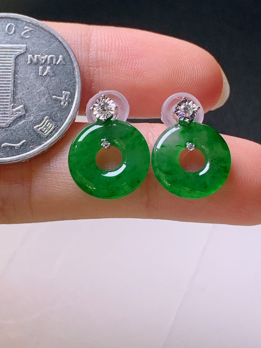️ 冰阳绿甜甜圈耳钉，无裂色满，裸石12.4-2.8