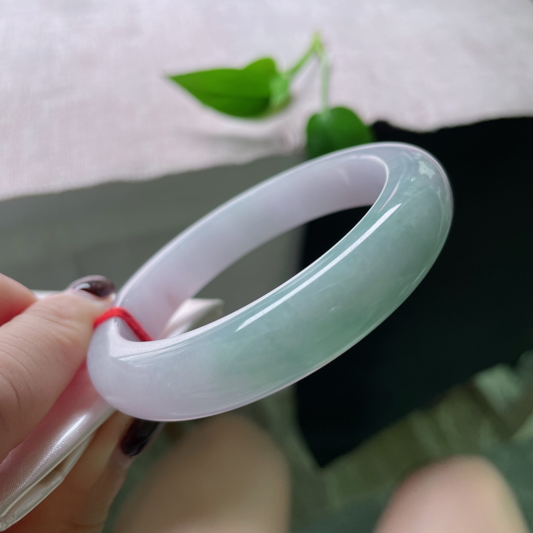 56.7/12.1/8.9，淡紫正圈，飘花点缀，从容自若不失优雅气质，质地温润，无裂，ss50009a