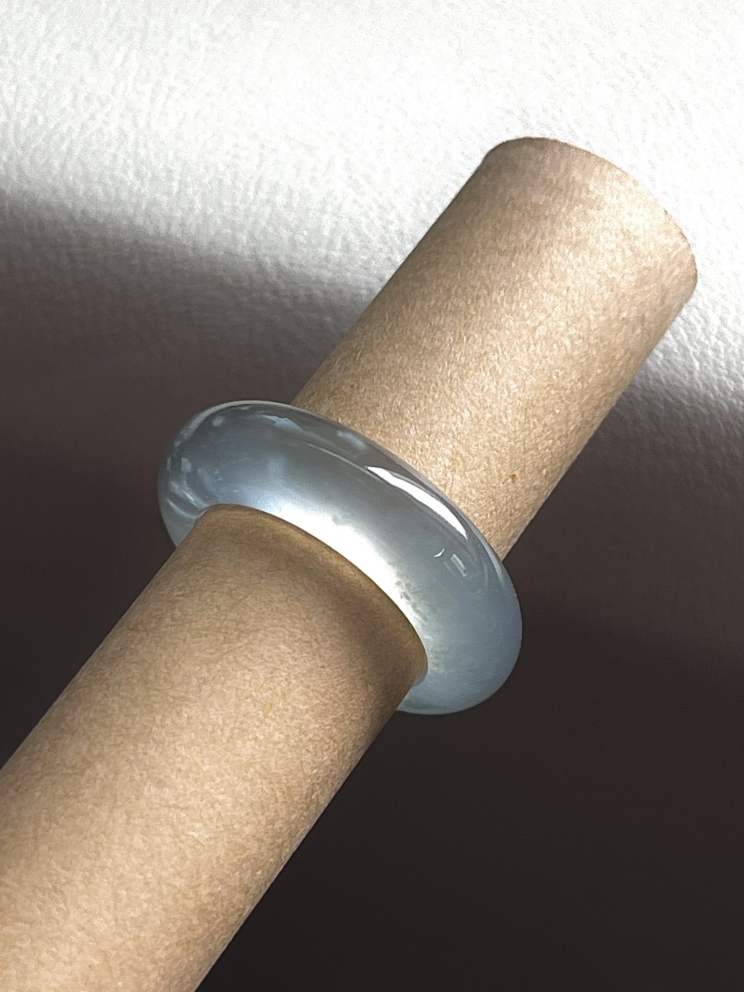 指环，冰润水透，种老细腻起荧，尺寸：17.4*6.9*4.7，a58424