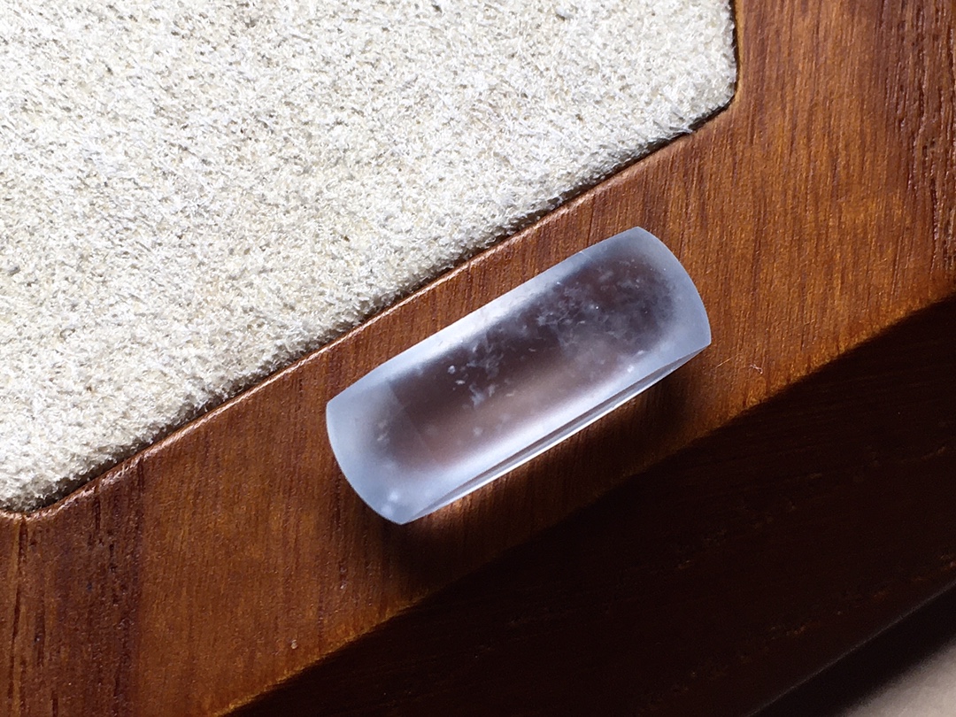 ️ 玻璃种马鞍 种水，冰透感十足，尺寸16.8*6*5