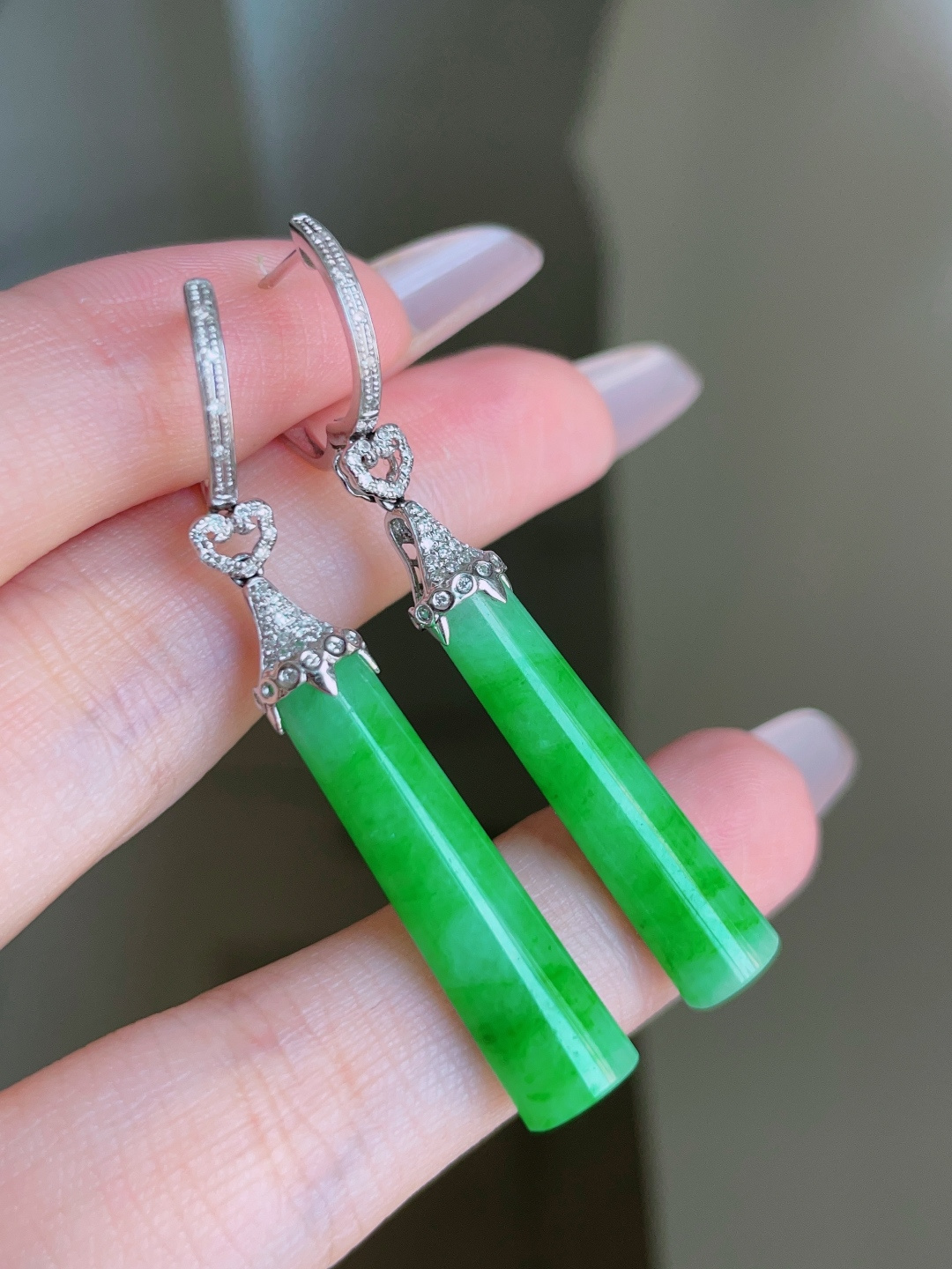 ️ 冰阳绿平安柱耳坠，色泽鲜艳，种老水润，18k金镶嵌 49.2/6.7/5.3，编号