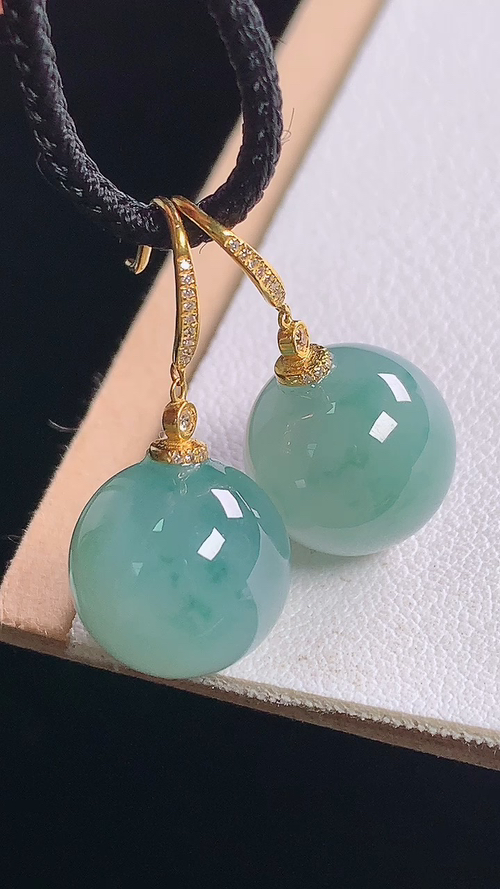 18K冰飘花圆珠耳坠，无裂，尺寸26.3/12.1mm