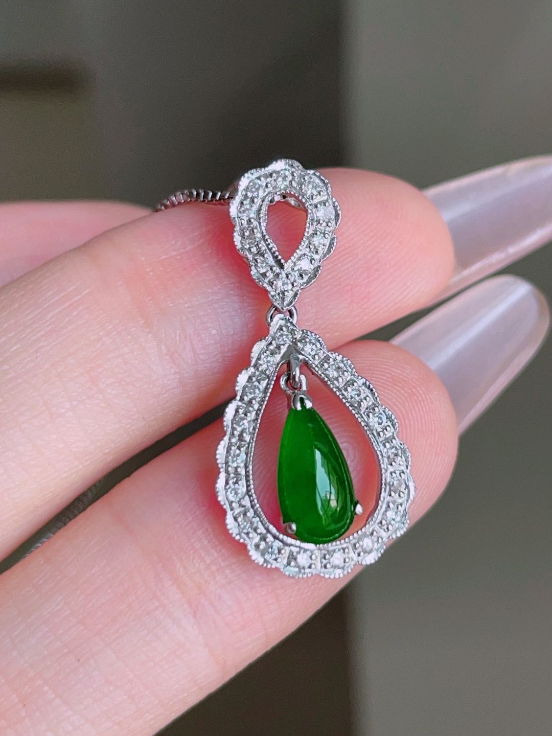 ️ 冰辣绿水滴，色泽浓郁，种老水润，18k金镶嵌 25.6/12.3/4.2，裸石 9/5.1