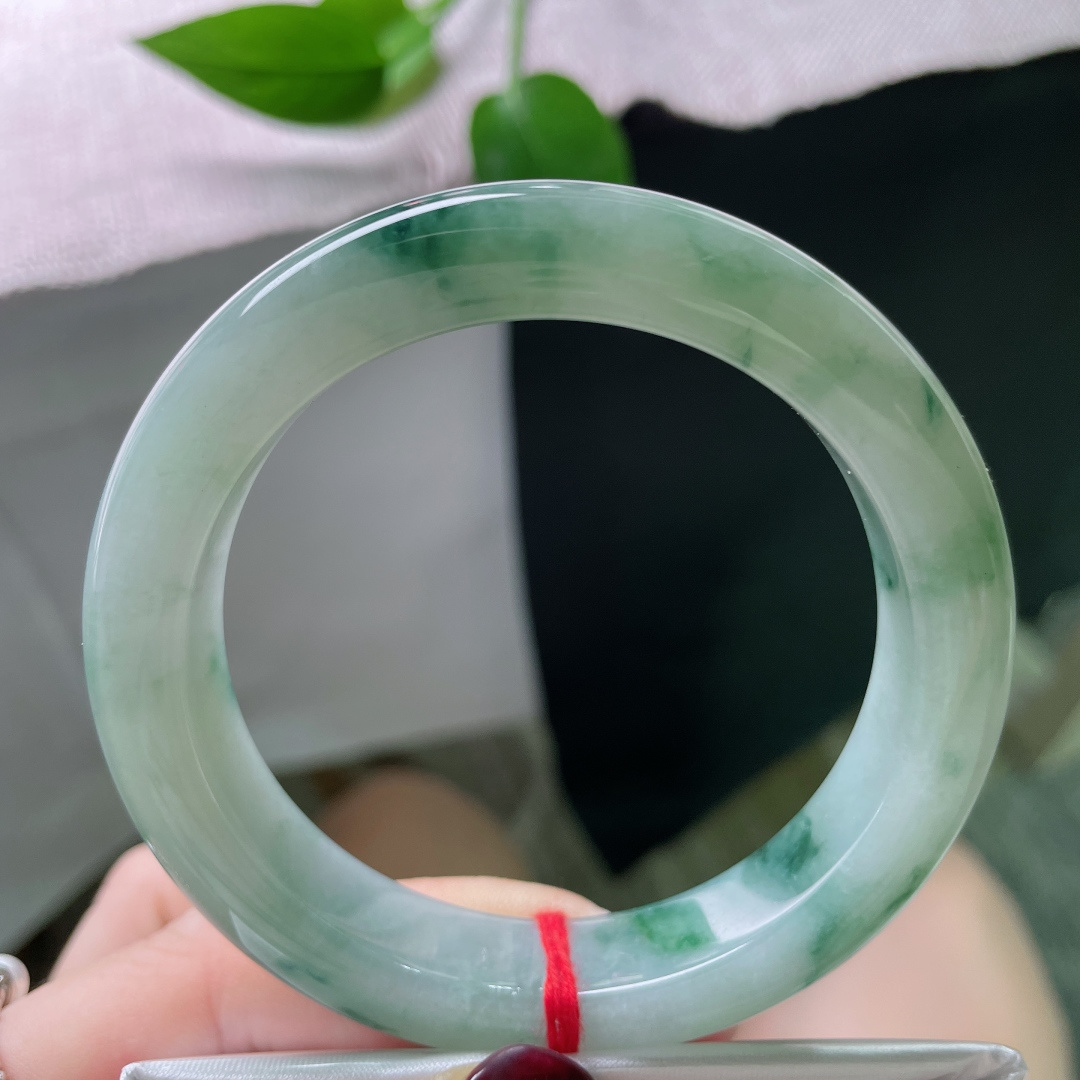 56.1/12.4/9.4飘花正圈，细润，种老，是摇晃的枝桠，是坠落的星星。无裂，ss51025a