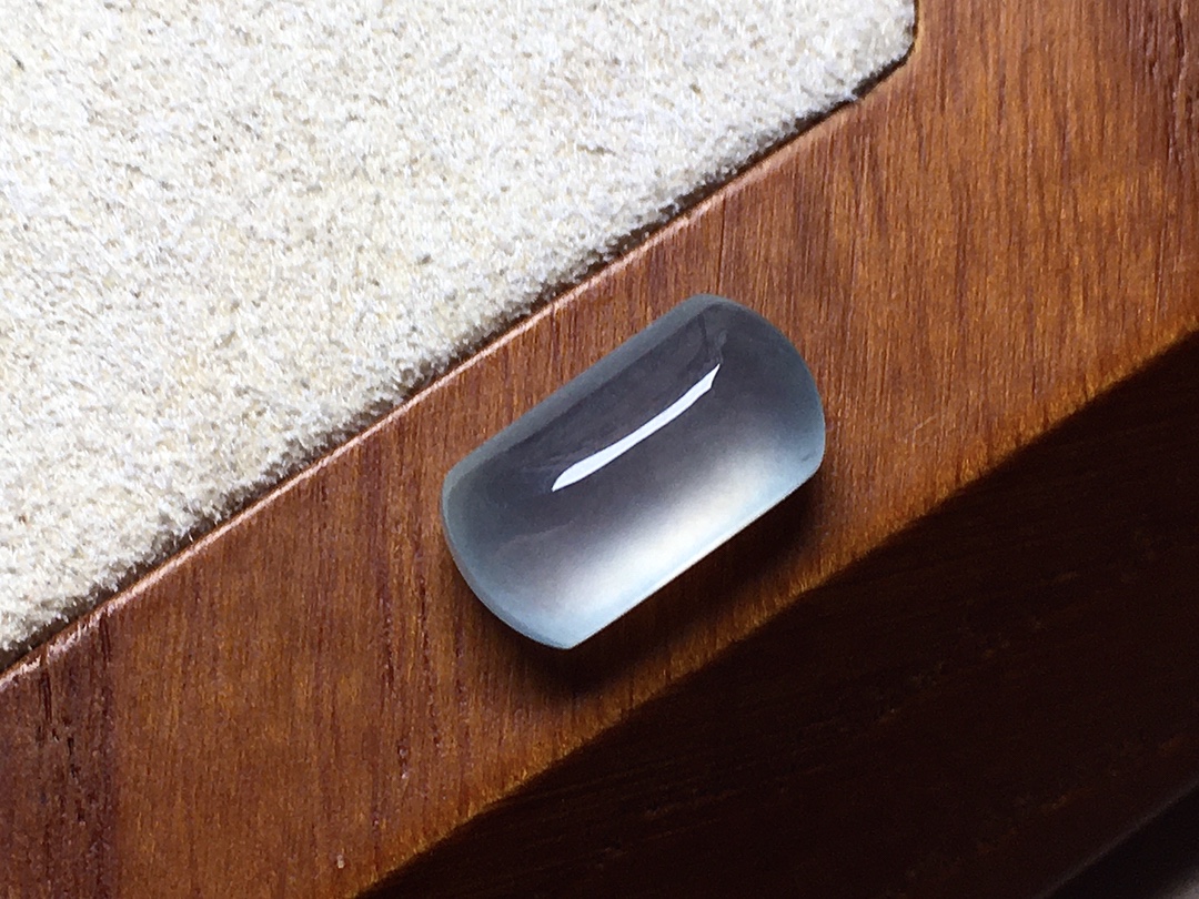 ️ 马鞍形，冰种底色，种水，底色漂亮，无裂，尺寸12/6.6/4.8