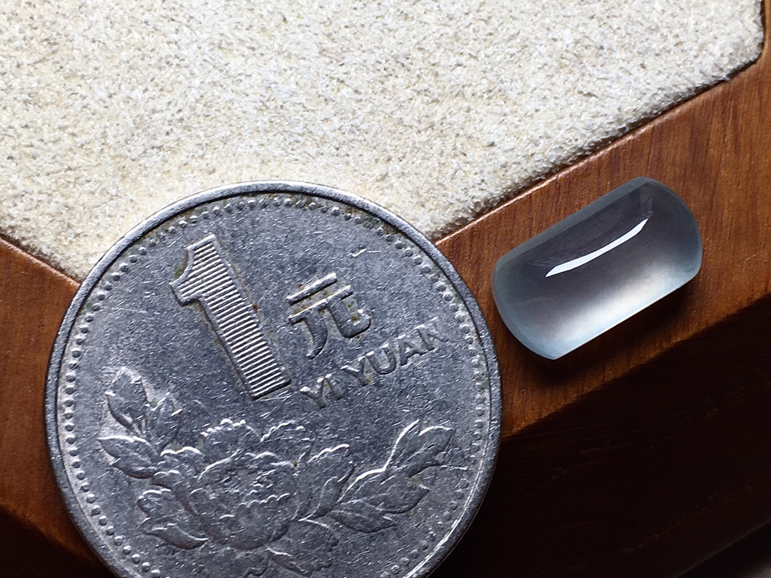 ️ 马鞍形，冰种底色，种水，底色漂亮，无裂，尺寸12/6.6/4.8