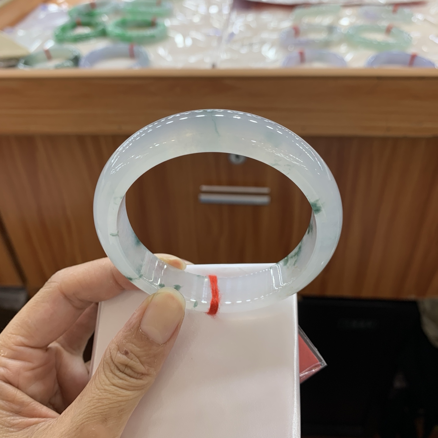 042438WJ，冰飘花正圈大圈口翡翠手镯，60.1-13.6-8.5