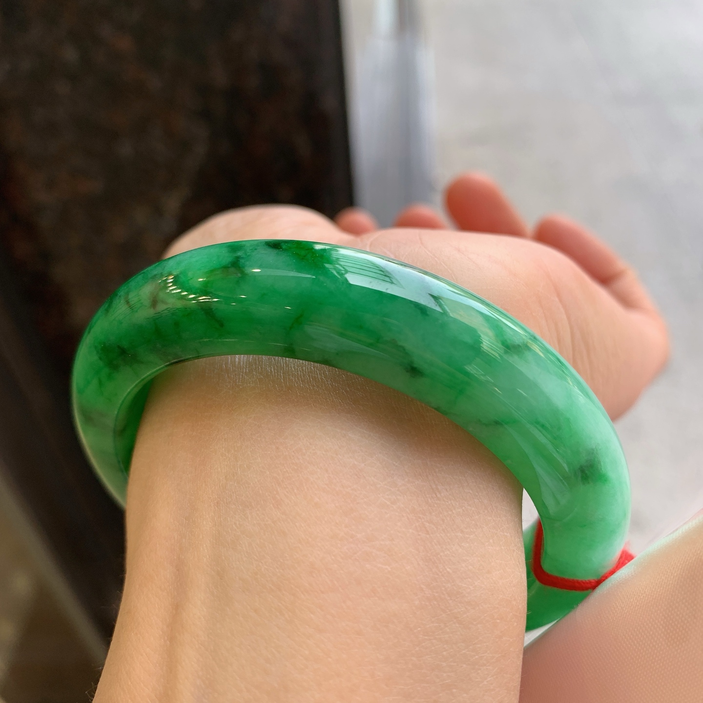 正圈满色，表皮微瑕疵，尺寸：58.3/13.5/10，色辣