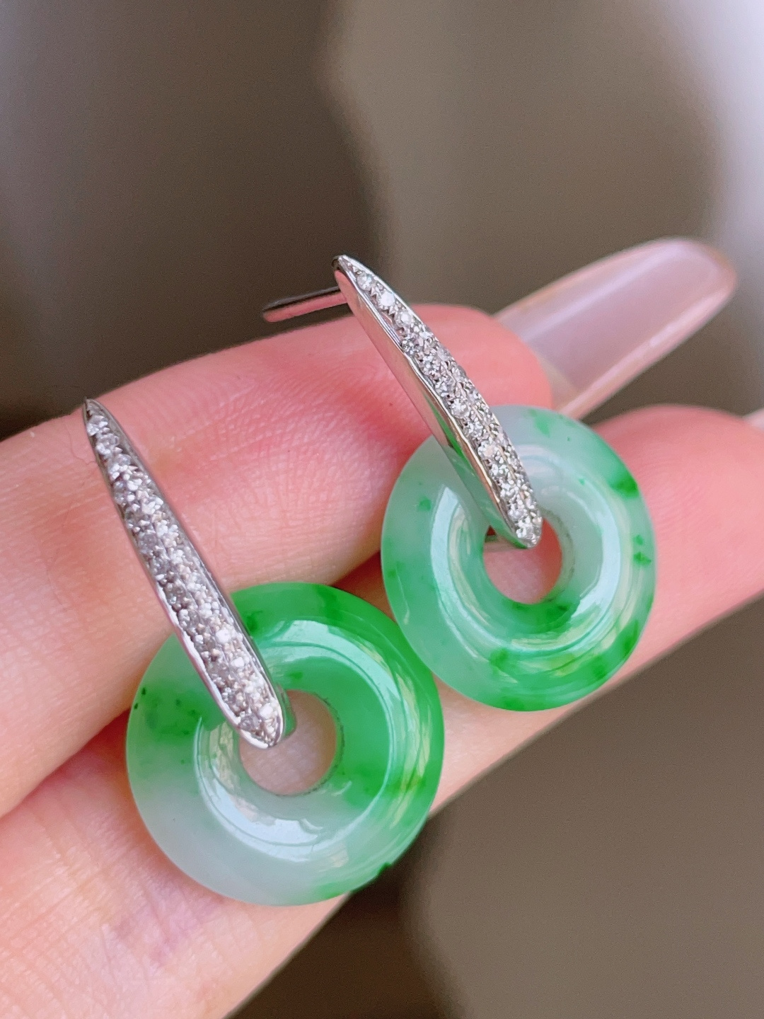 ️ 冰飘绿花甜甜圈耳坠，花色灵动，种老水润，18k金镶嵌 26/15.5/3.4