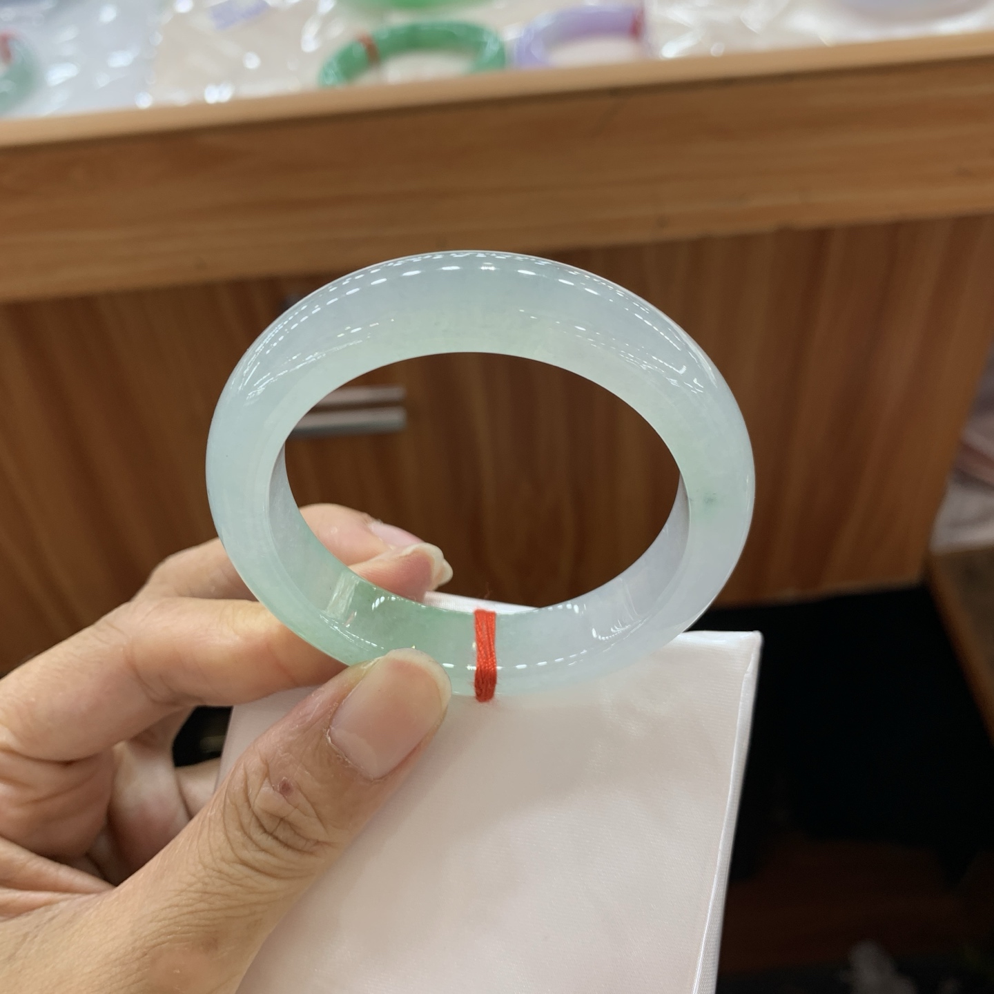 042333JM，冰绿正圈翡翠手镯，50.2/12.1/8.3