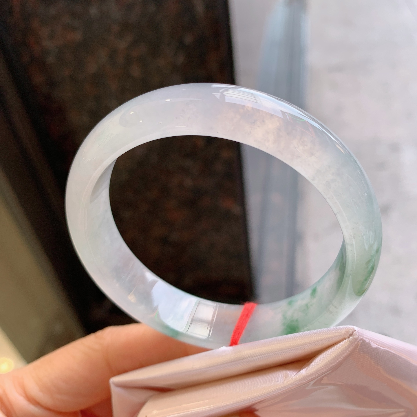 正圈冰种飘花，无裂，尺寸：57.5/14/7.8，冰润