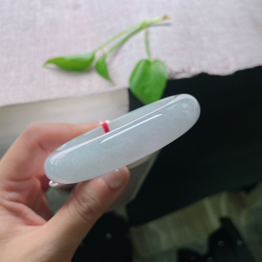 57.5/12.5/8.1。微紫底正圈，干净清润，种老，淑雅。芳卿可人，有棉线，ss48489a