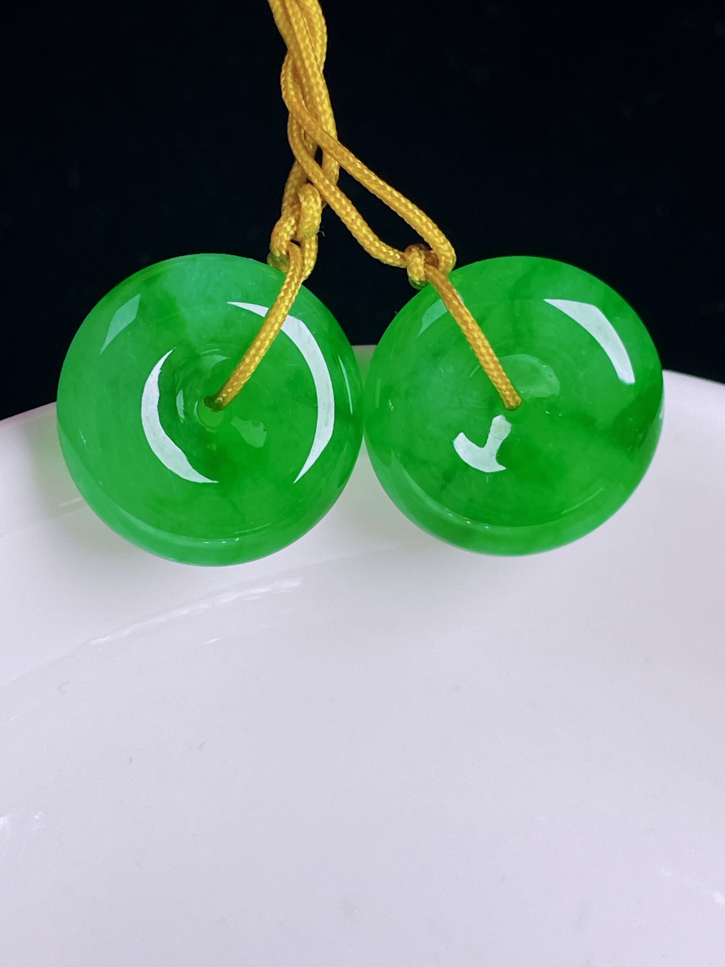 ️冰绿耳坠，老种起光，细底通透，尺寸：15/4.6mm，0425