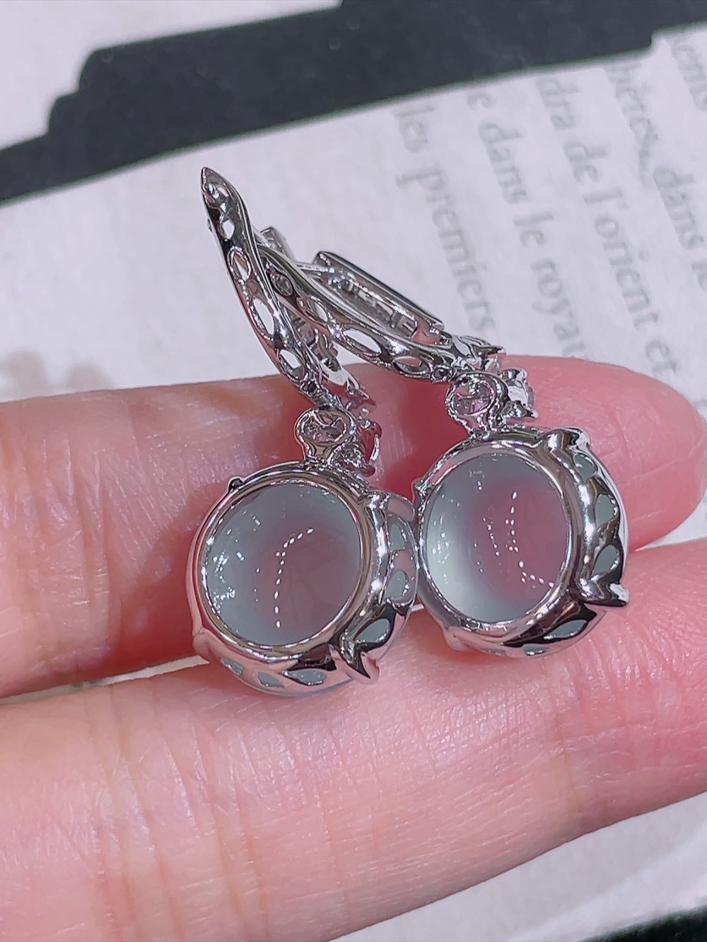 ️高冰玻璃种大鸽子蛋耳坠，无裂，18k金镶嵌，种水，全景天窗，重金镶嵌，南非钻镶，厚装饱满，荧光四射，刚性十足，高端大气，时尚百搭，性比高29.2/12.5/9.0，裸石12.5/12.5