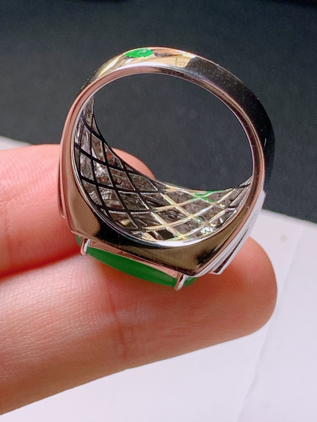 ️ 冰种阳绿马鞍男戒，无裂色阳起胶，裸石15.9/9.1/5.5，圈口20