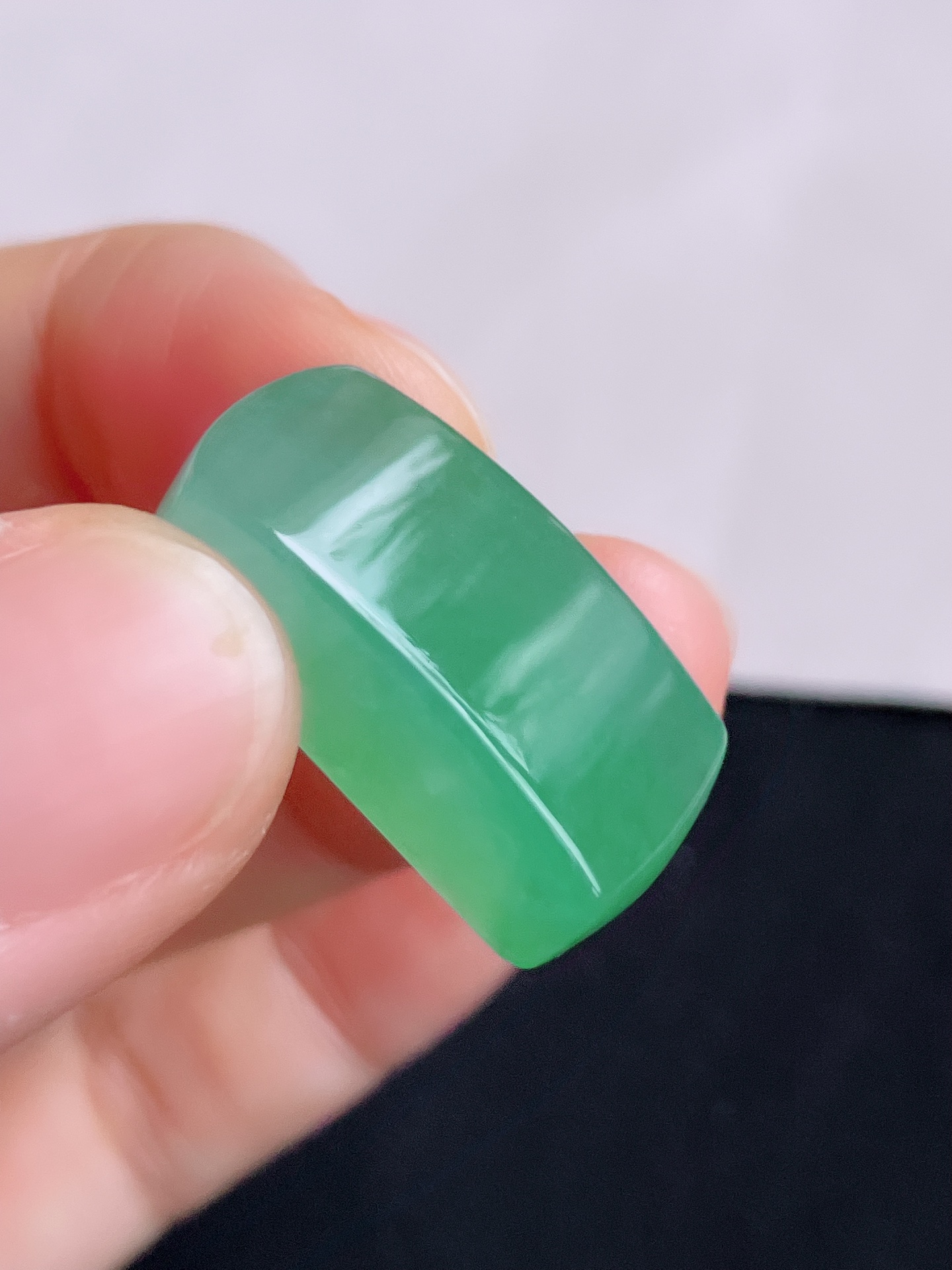 ️甜绿马鞍面，晶莹剔透，大气，尺寸25.5/13/7.6，自然光实拍